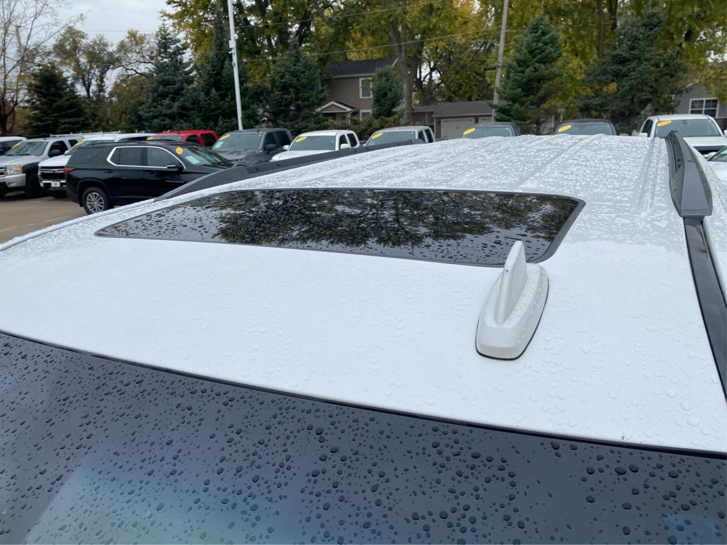 2016 WHITE CHEVROLET TAHOE 1500 LT (1GNSKBKC5GR) with an 5.3L engine, Automatic transmission, located at 908 SE 14th Street, Des Moines, IA, 50317, (515) 281-0330, 41.580303, -93.597046 - Photo#11