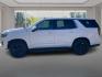 2021 WHITE CHEVROLET TAHOE 1500 (1GNSKLED5MR) with an 5.3L engine, Automatic transmission, located at 908 SE 14th Street, Des Moines, IA, 50317, (515) 281-0330, 41.580303, -93.597046 - Photo#5