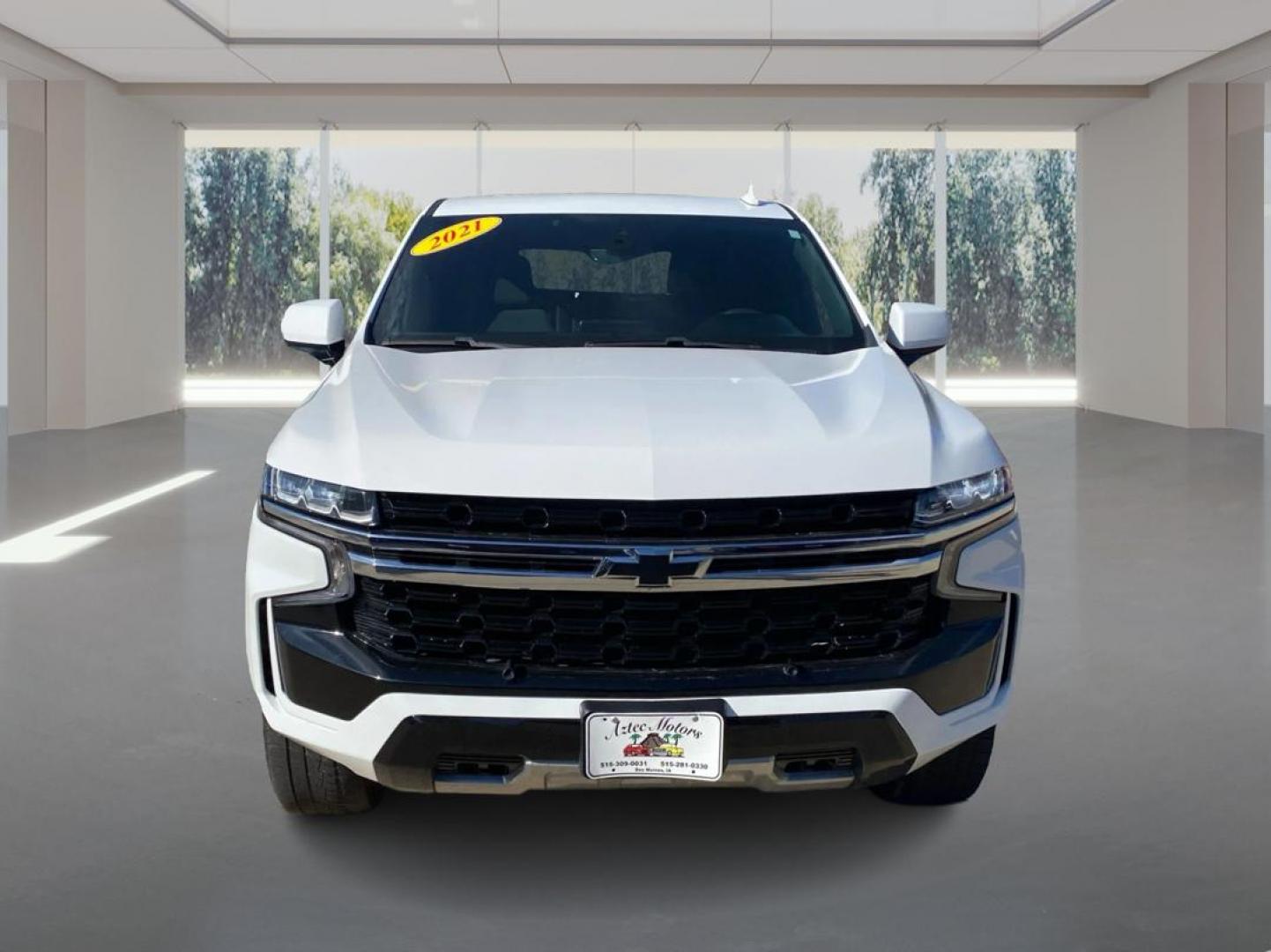 2021 WHITE CHEVROLET TAHOE 1500 (1GNSKLED5MR) with an 5.3L engine, Automatic transmission, located at 908 SE 14th Street, Des Moines, IA, 50317, (515) 281-0330, 41.580303, -93.597046 - Photo#6