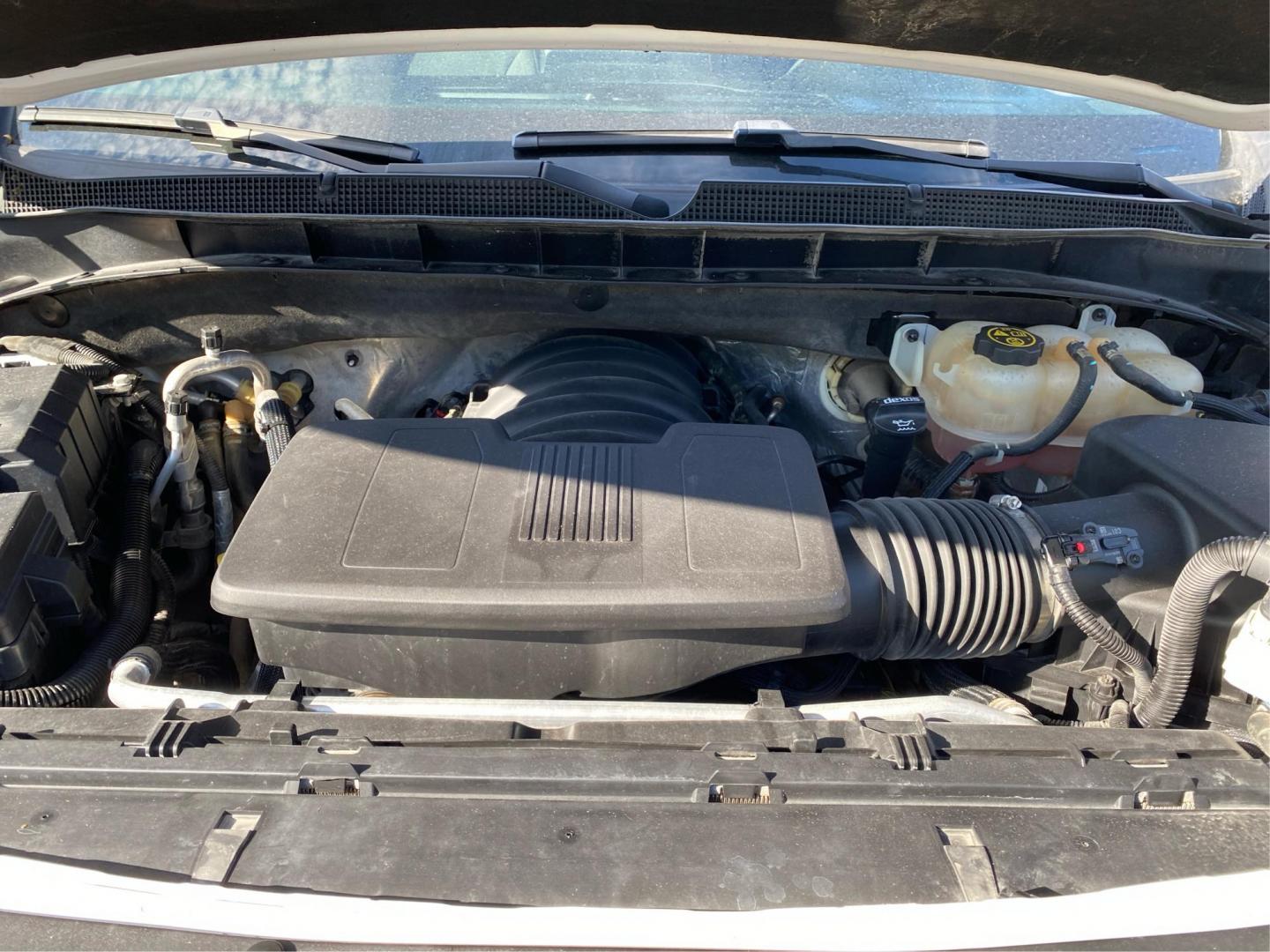 2021 WHITE CHEVROLET TAHOE 1500 (1GNSKLED5MR) with an 5.3L engine, Automatic transmission, located at 908 SE 14th Street, Des Moines, IA, 50317, (515) 281-0330, 41.580303, -93.597046 - Photo#10