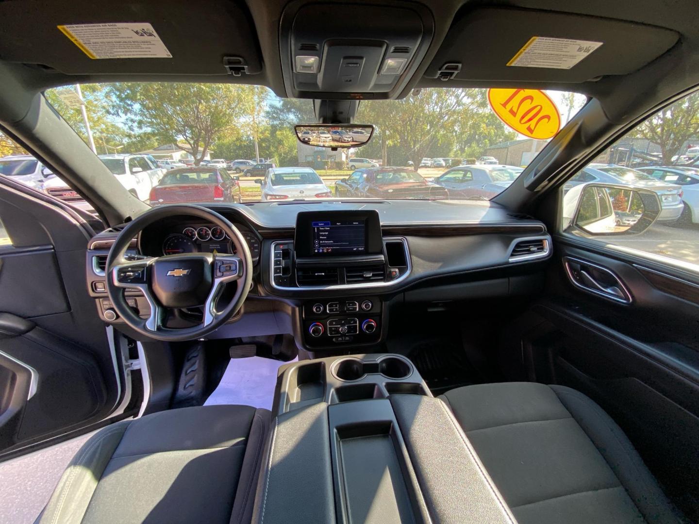 2021 WHITE CHEVROLET TAHOE 1500 (1GNSKLED5MR) with an 5.3L engine, Automatic transmission, located at 908 SE 14th Street, Des Moines, IA, 50317, (515) 281-0330, 41.580303, -93.597046 - Photo#21