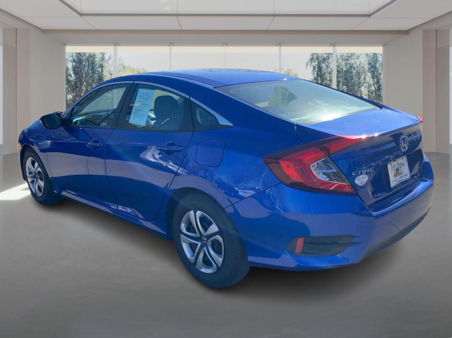 2018 BLUE HONDA CIVIC LX (19XFC2F55JE) with an 2.0L engine, Continuously Variable transmission, located at 908 SE 14th Street, Des Moines, IA, 50317, (515) 281-0330, 41.580303, -93.597046 - Photo#4