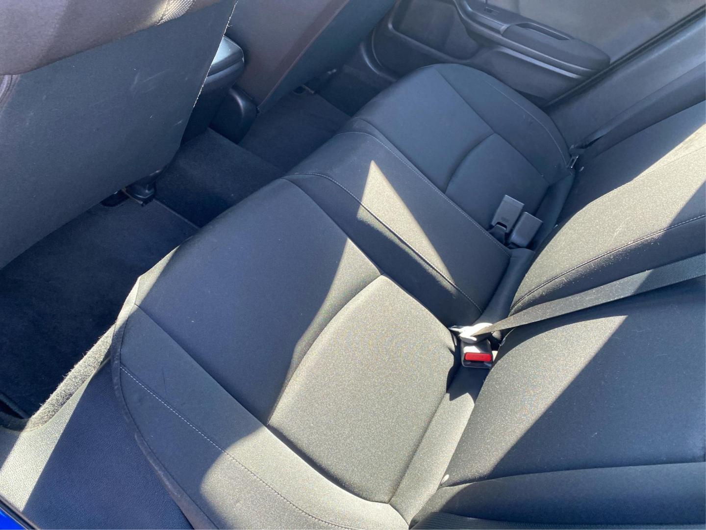 2018 BLUE HONDA CIVIC LX (19XFC2F55JE) with an 2.0L engine, Continuously Variable transmission, located at 908 SE 14th Street, Des Moines, IA, 50317, (515) 281-0330, 41.580303, -93.597046 - Photo#9