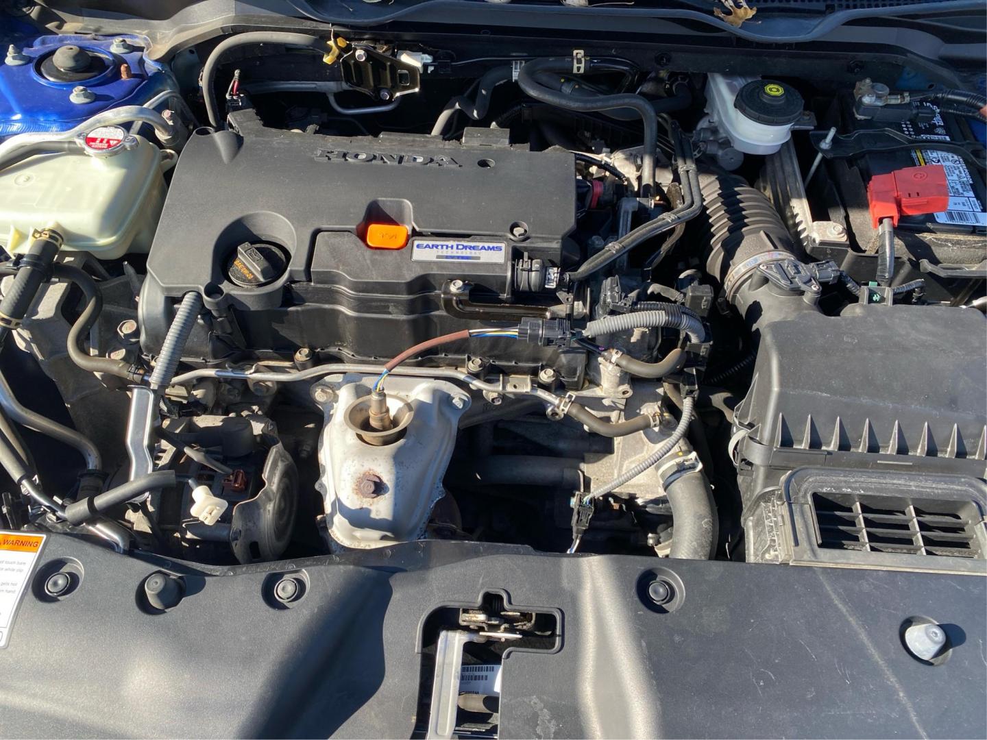 2018 BLUE HONDA CIVIC LX (19XFC2F55JE) with an 2.0L engine, Continuously Variable transmission, located at 908 SE 14th Street, Des Moines, IA, 50317, (515) 281-0330, 41.580303, -93.597046 - Photo#10