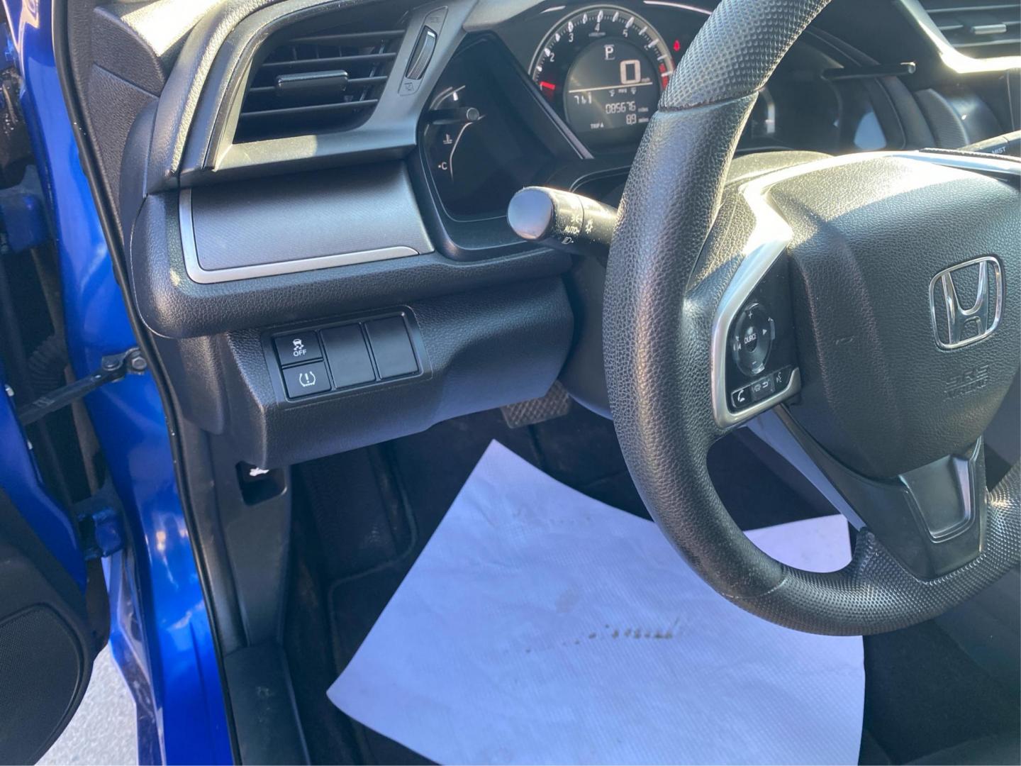 2018 BLUE HONDA CIVIC LX (19XFC2F55JE) with an 2.0L engine, Continuously Variable transmission, located at 908 SE 14th Street, Des Moines, IA, 50317, (515) 281-0330, 41.580303, -93.597046 - Photo#16