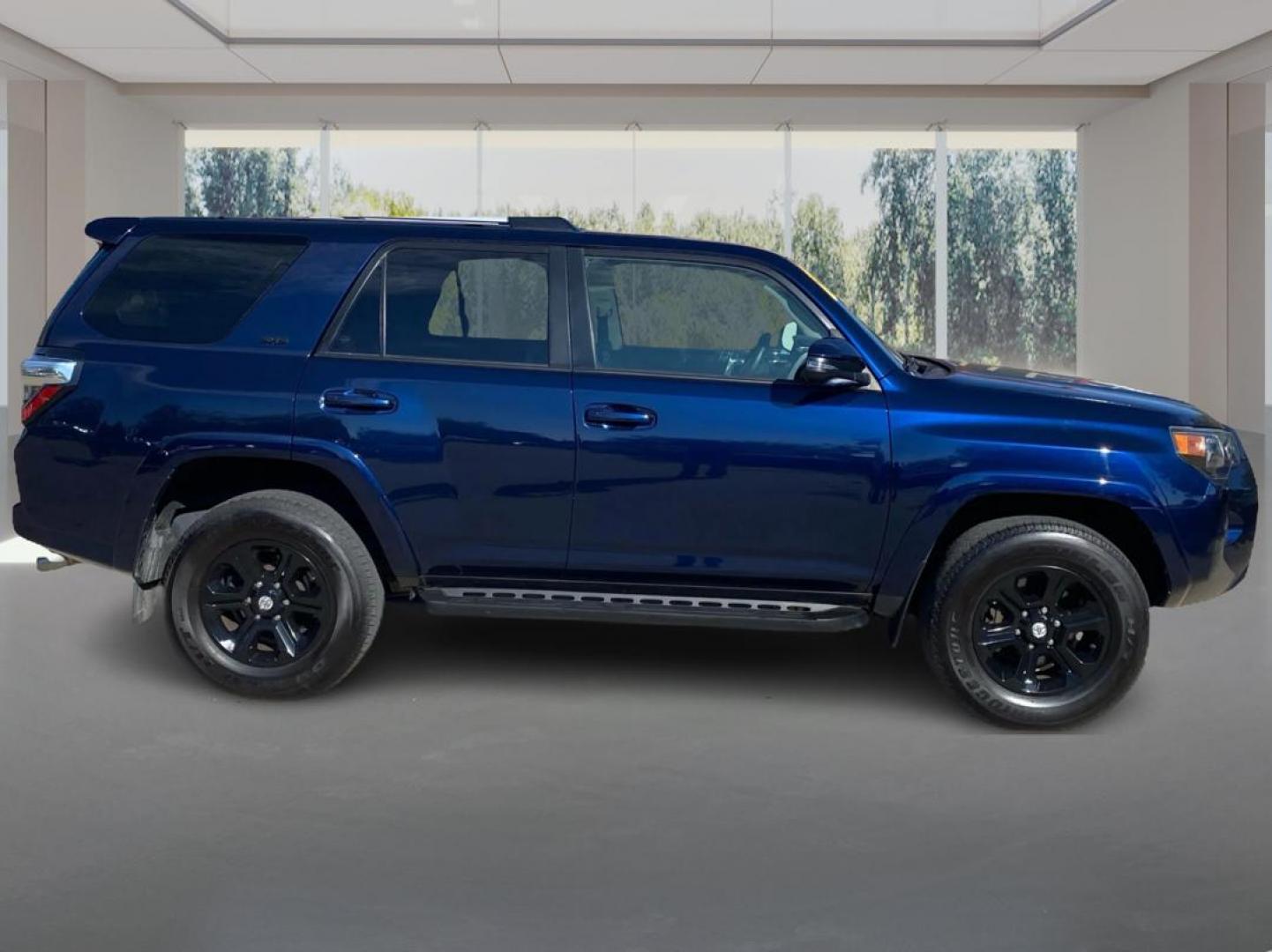 2021 BLUE TOYOTA 4RUNNER SR5/SR5 PREMIUM (JTENU5JR3M5) with an 4.0L engine, Automatic transmission, located at 908 SE 14th Street, Des Moines, IA, 50317, (515) 281-0330, 41.580303, -93.597046 - Photo#1