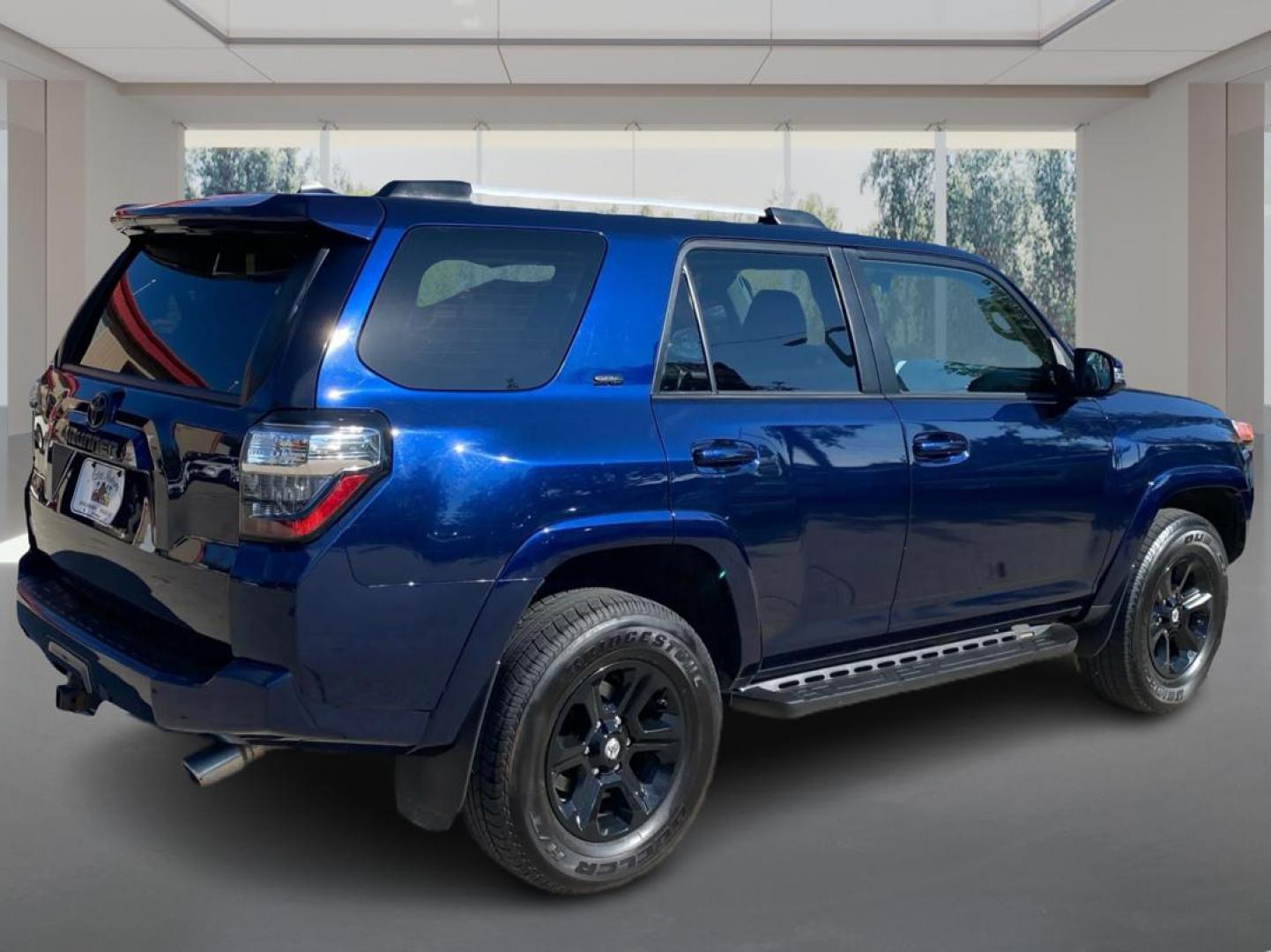 2021 BLUE TOYOTA 4RUNNER SR5/SR5 PREMIUM (JTENU5JR3M5) with an 4.0L engine, Automatic transmission, located at 908 SE 14th Street, Des Moines, IA, 50317, (515) 281-0330, 41.580303, -93.597046 - Photo#2