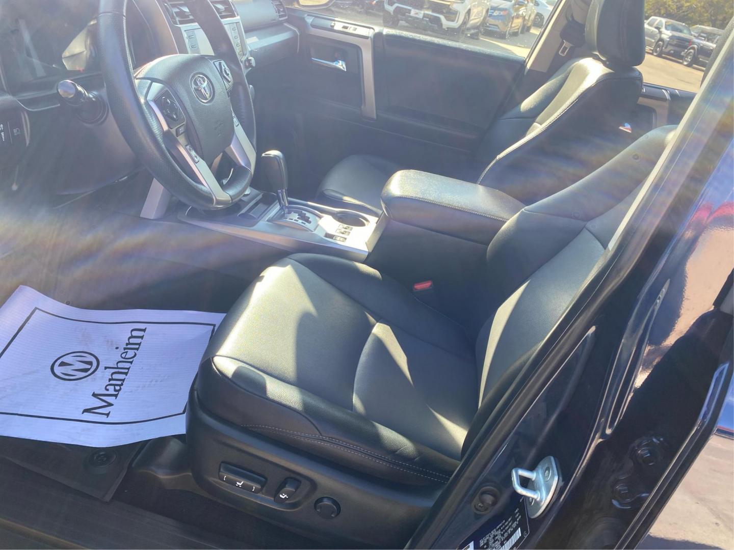 2021 BLUE TOYOTA 4RUNNER SR5/SR5 PREMIUM (JTENU5JR3M5) with an 4.0L engine, Automatic transmission, located at 908 SE 14th Street, Des Moines, IA, 50317, (515) 281-0330, 41.580303, -93.597046 - Photo#8