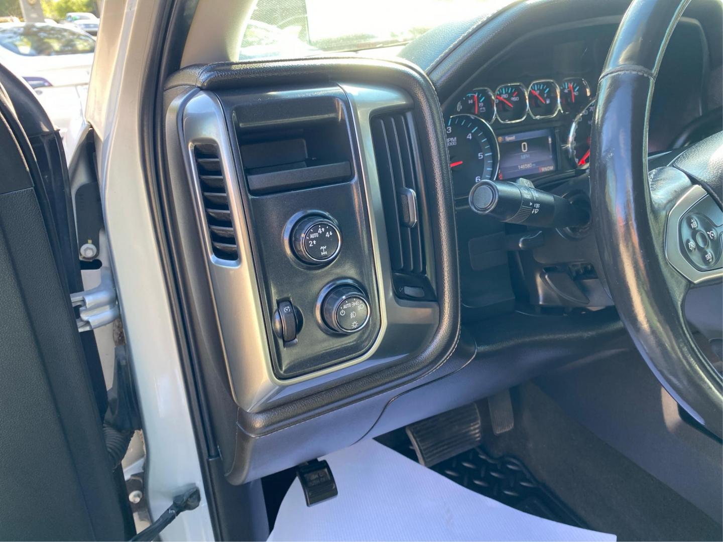2014 SILVER CHEVROLET SILVERADO 1500 LTZ (1GCVKSEC5EZ) with an 5.3L engine, Automatic transmission, located at 908 SE 14th Street, Des Moines, IA, 50317, (515) 281-0330, 41.580303, -93.597046 - Photo#16