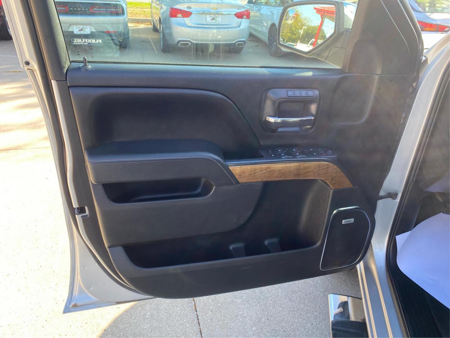 2014 SILVER CHEVROLET SILVERADO 1500 LTZ (1GCVKSEC5EZ) with an 5.3L engine, Automatic transmission, located at 908 SE 14th Street, Des Moines, IA, 50317, (515) 281-0330, 41.580303, -93.597046 - Photo#18