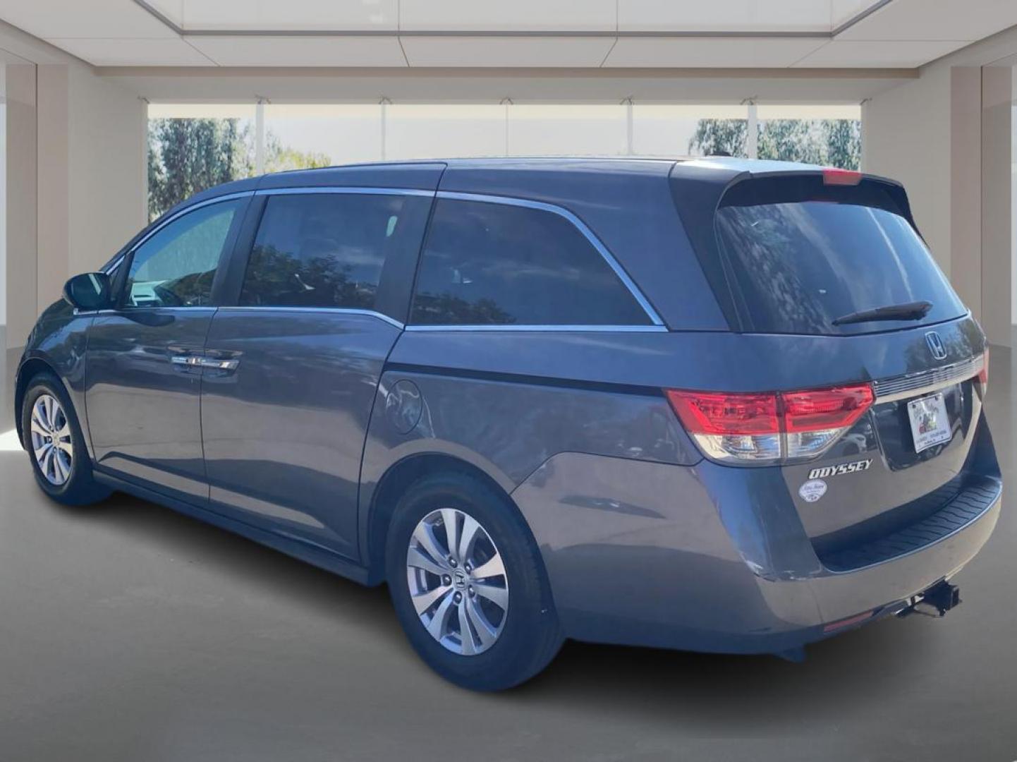 2016 GRAY HONDA ODYSSEY EXL (5FNRL5H68GB) with an 3.5L engine, Automatic transmission, located at 908 SE 14th Street, Des Moines, IA, 50317, (515) 281-0330, 41.580303, -93.597046 - Photo#4