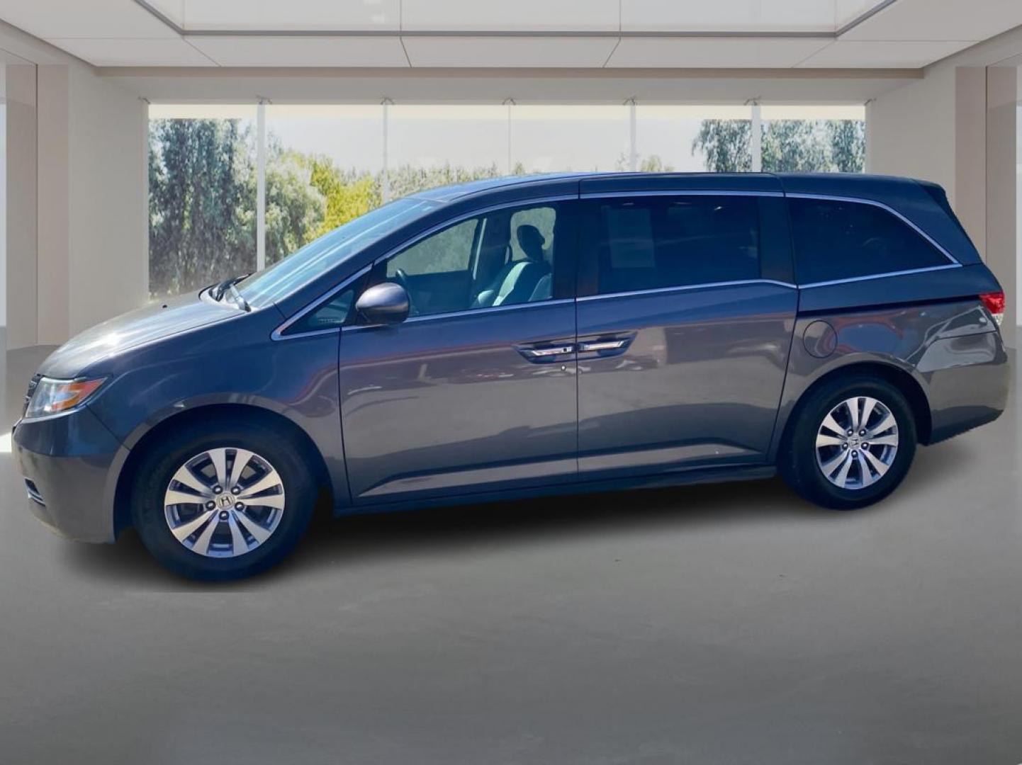2016 GRAY HONDA ODYSSEY EXL (5FNRL5H68GB) with an 3.5L engine, Automatic transmission, located at 908 SE 14th Street, Des Moines, IA, 50317, (515) 281-0330, 41.580303, -93.597046 - Photo#5
