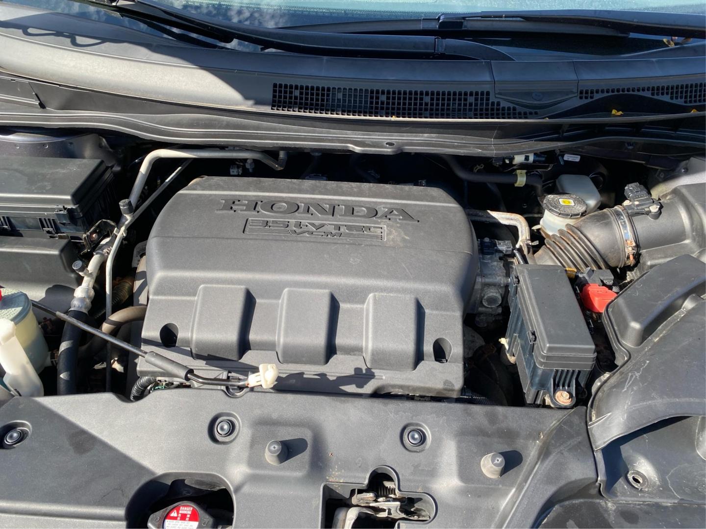 2016 GRAY HONDA ODYSSEY EXL (5FNRL5H68GB) with an 3.5L engine, Automatic transmission, located at 908 SE 14th Street, Des Moines, IA, 50317, (515) 281-0330, 41.580303, -93.597046 - Photo#10