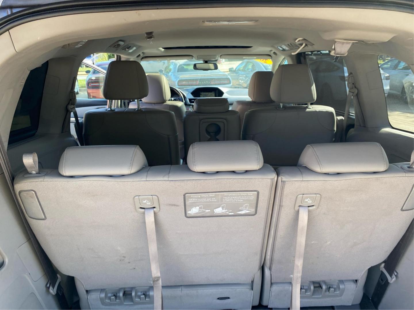 2016 GRAY HONDA ODYSSEY EXL (5FNRL5H68GB) with an 3.5L engine, Automatic transmission, located at 908 SE 14th Street, Des Moines, IA, 50317, (515) 281-0330, 41.580303, -93.597046 - Photo#12
