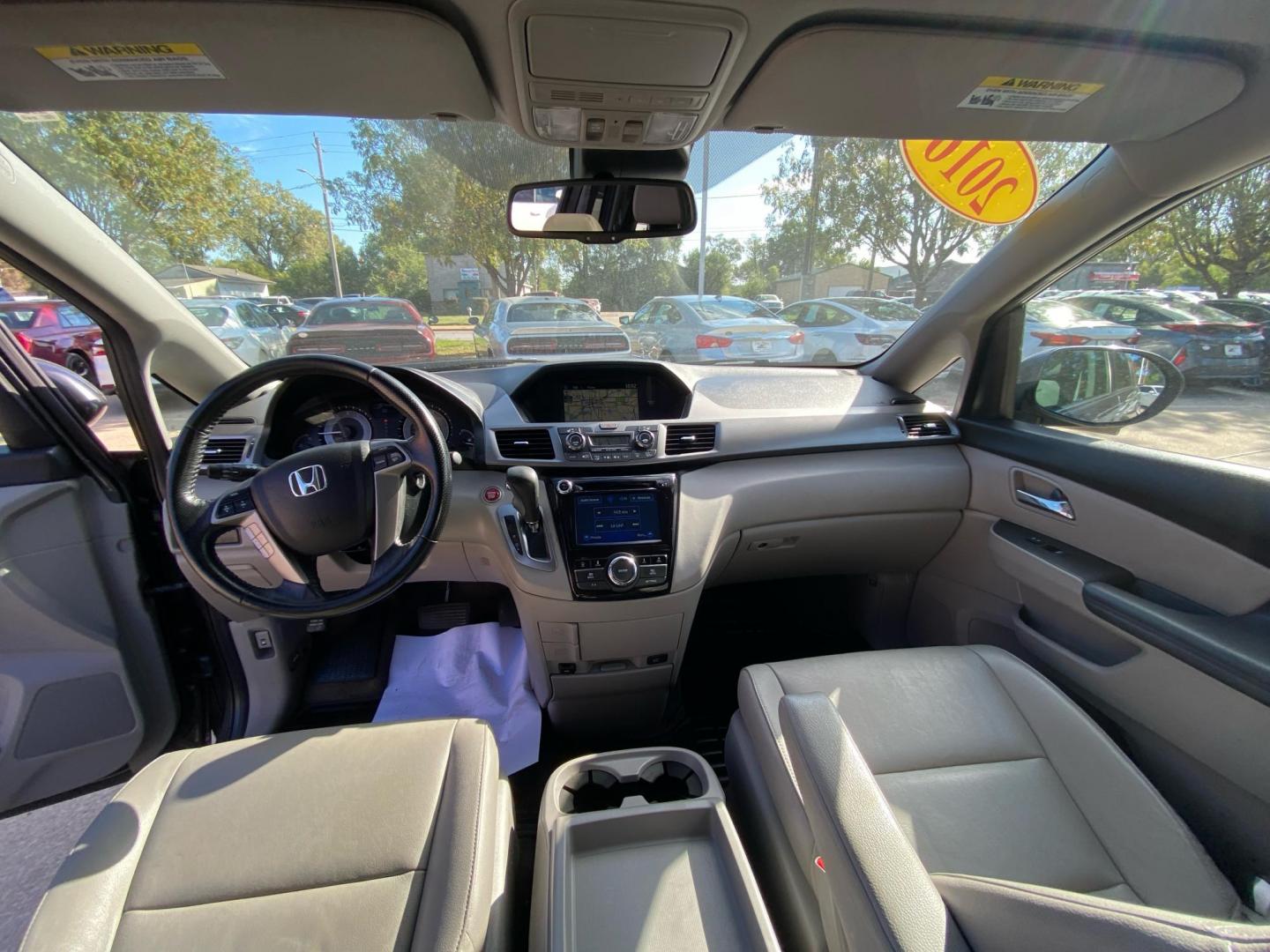 2016 GRAY HONDA ODYSSEY EXL (5FNRL5H68GB) with an 3.5L engine, Automatic transmission, located at 908 SE 14th Street, Des Moines, IA, 50317, (515) 281-0330, 41.580303, -93.597046 - Photo#21