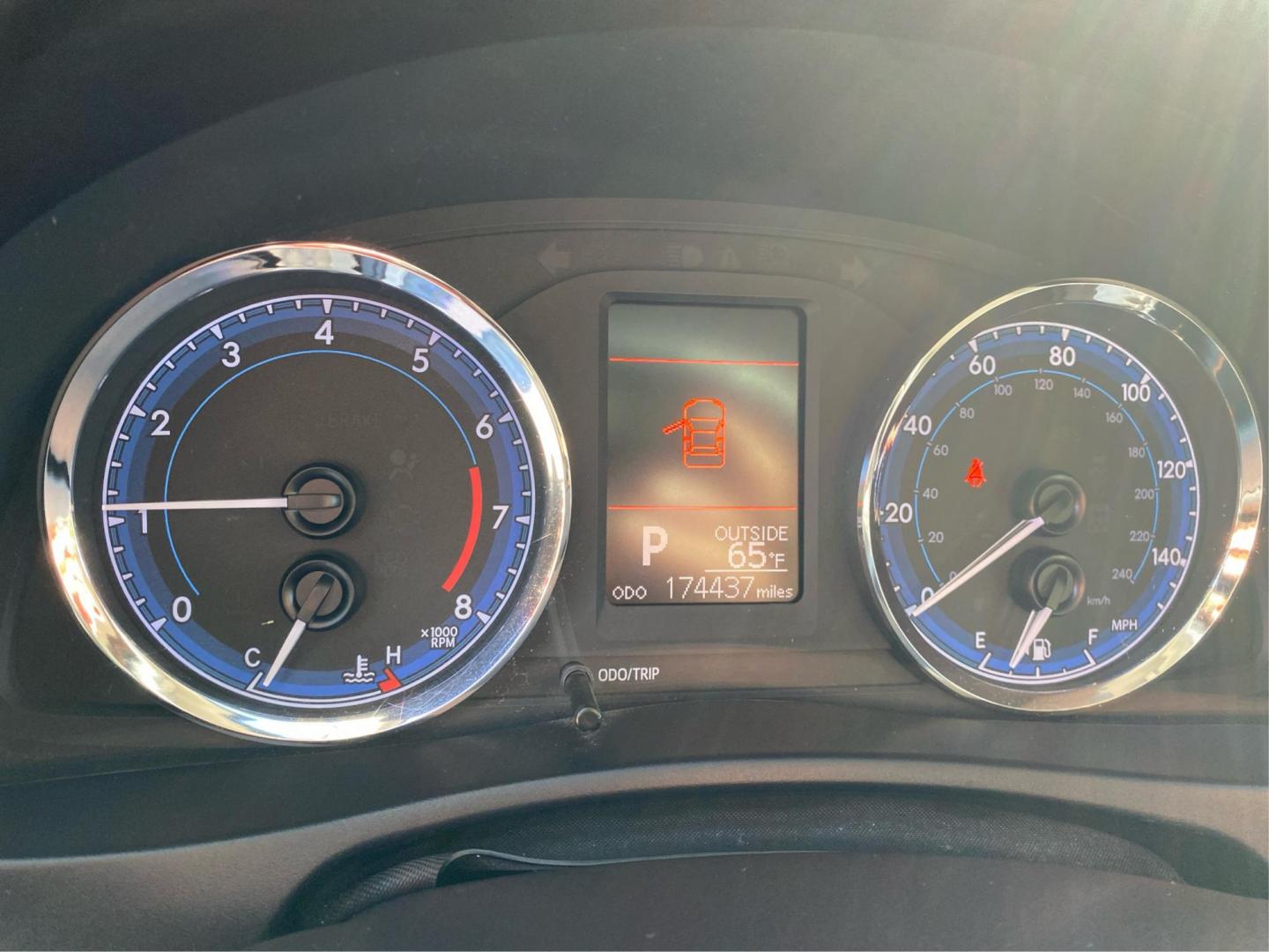 2018 WHITE TOYOTA COROLLA L (5YFBURHE5JP) with an 1.8L engine, Continuously Variable transmission, located at 908 SE 14th Street, Des Moines, IA, 50317, (515) 281-0330, 41.580303, -93.597046 - Photo#15