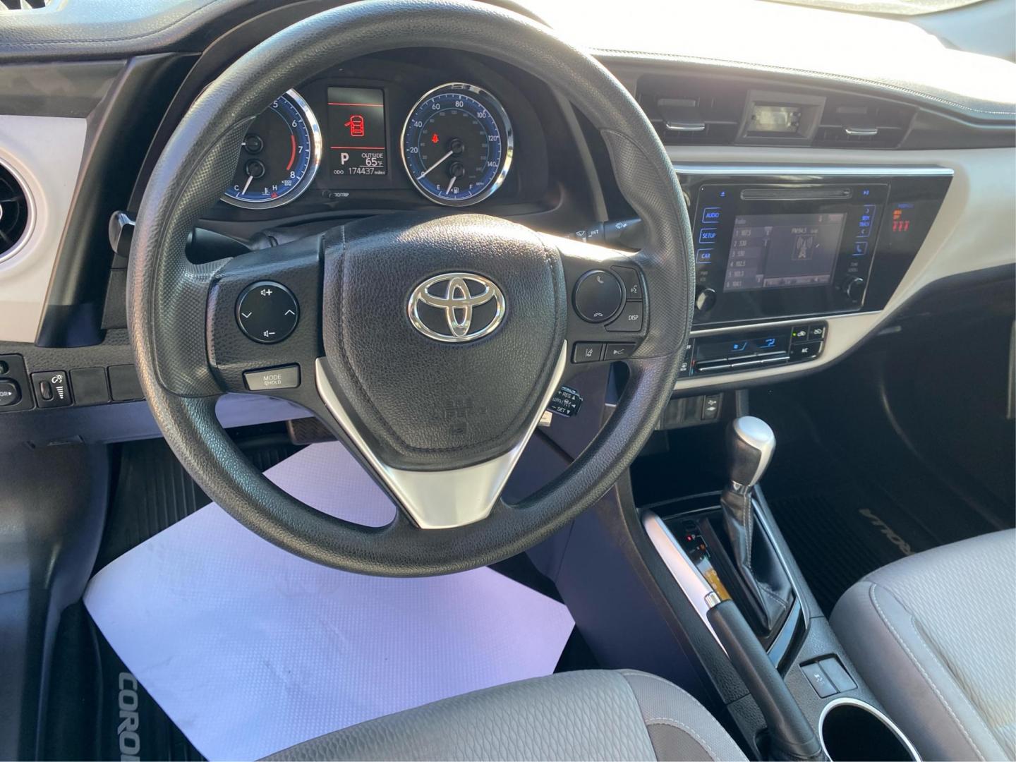 2018 WHITE TOYOTA COROLLA L (5YFBURHE5JP) with an 1.8L engine, Continuously Variable transmission, located at 908 SE 14th Street, Des Moines, IA, 50317, (515) 281-0330, 41.580303, -93.597046 - Photo#16