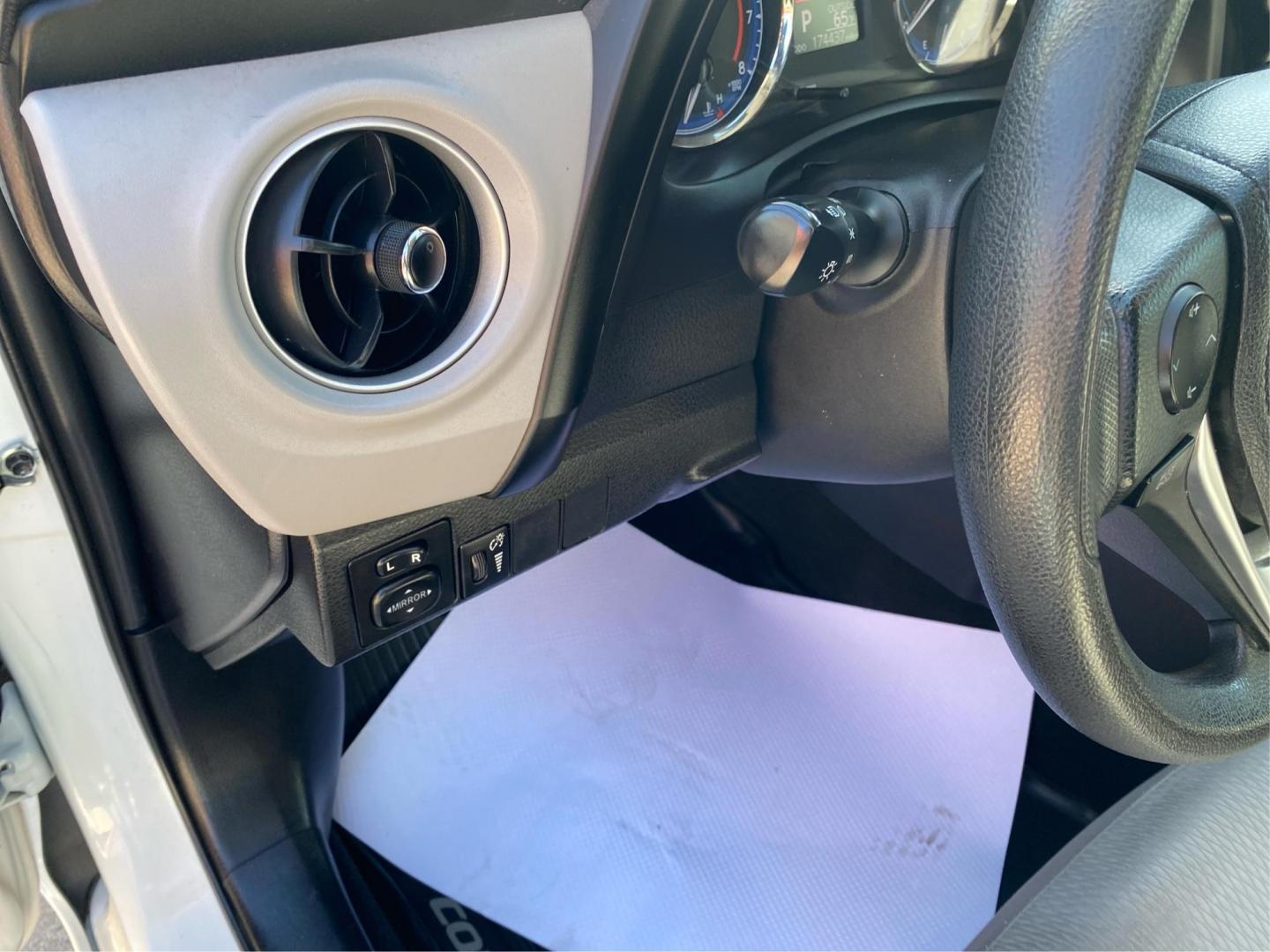 2018 WHITE TOYOTA COROLLA L (5YFBURHE5JP) with an 1.8L engine, Continuously Variable transmission, located at 908 SE 14th Street, Des Moines, IA, 50317, (515) 281-0330, 41.580303, -93.597046 - Photo#17