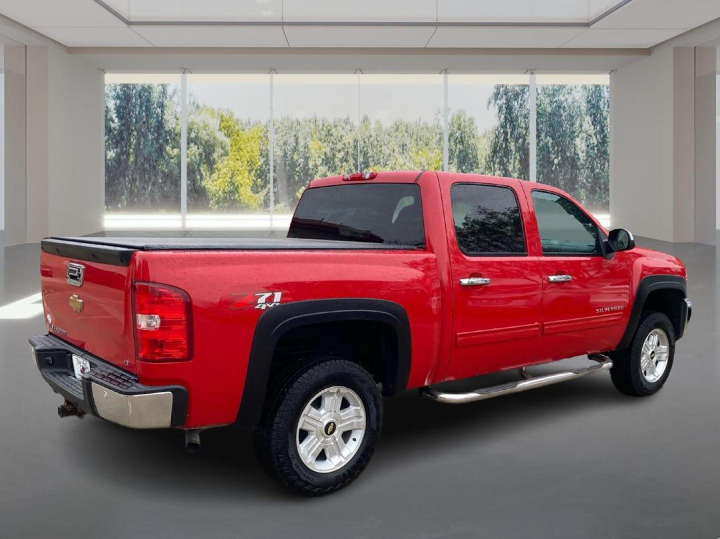 2013 RED CHEVROLET SILVERADO 1500 LT (3GCPKSE76DG) with an 5.3L engine, Automatic transmission, located at 908 SE 14th Street, Des Moines, IA, 50317, (515) 281-0330, 41.580303, -93.597046 - Photo#2