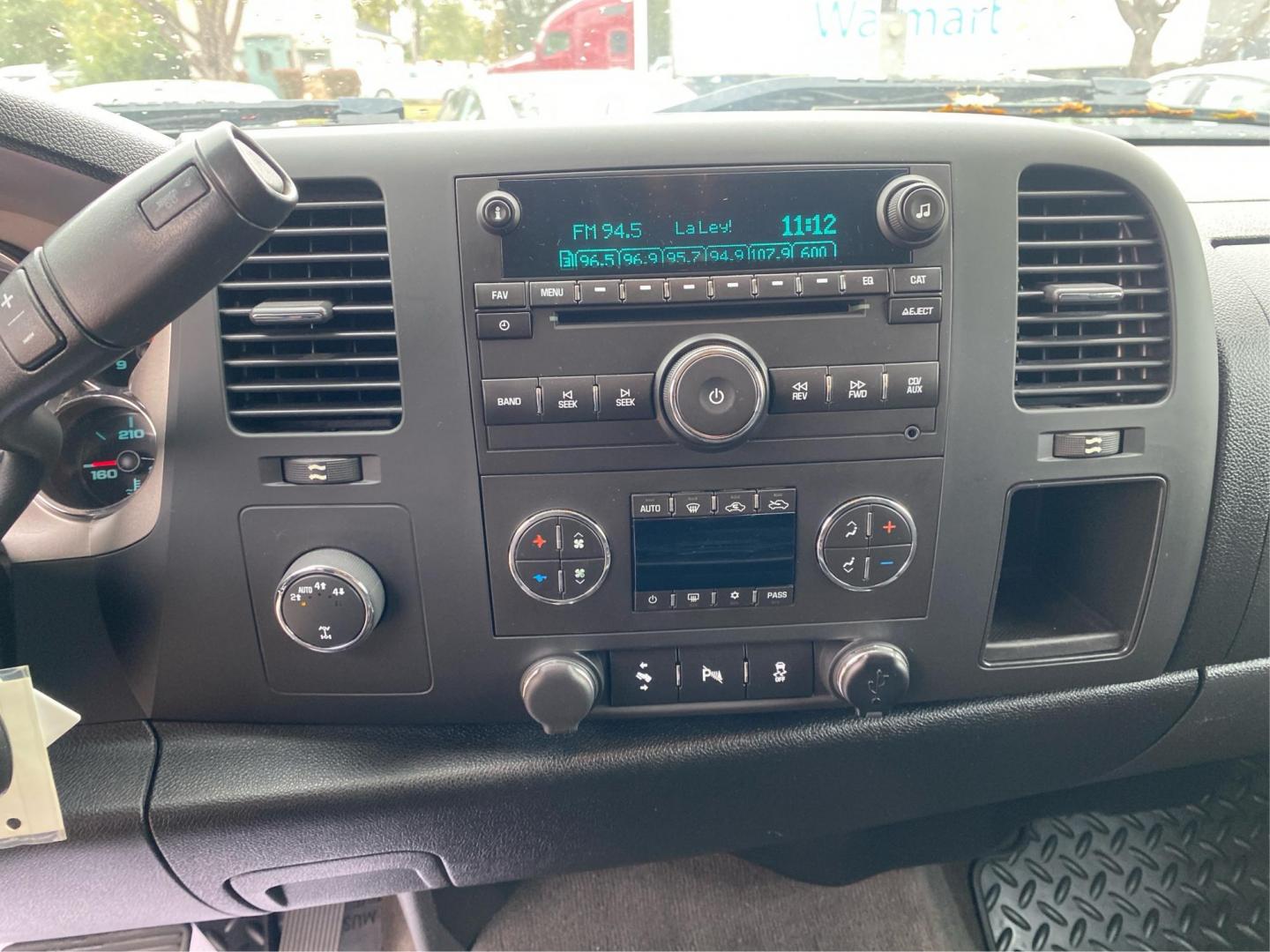 2013 RED CHEVROLET SILVERADO 1500 LT (3GCPKSE76DG) with an 5.3L engine, Automatic transmission, located at 908 SE 14th Street, Des Moines, IA, 50317, (515) 281-0330, 41.580303, -93.597046 - Photo#12