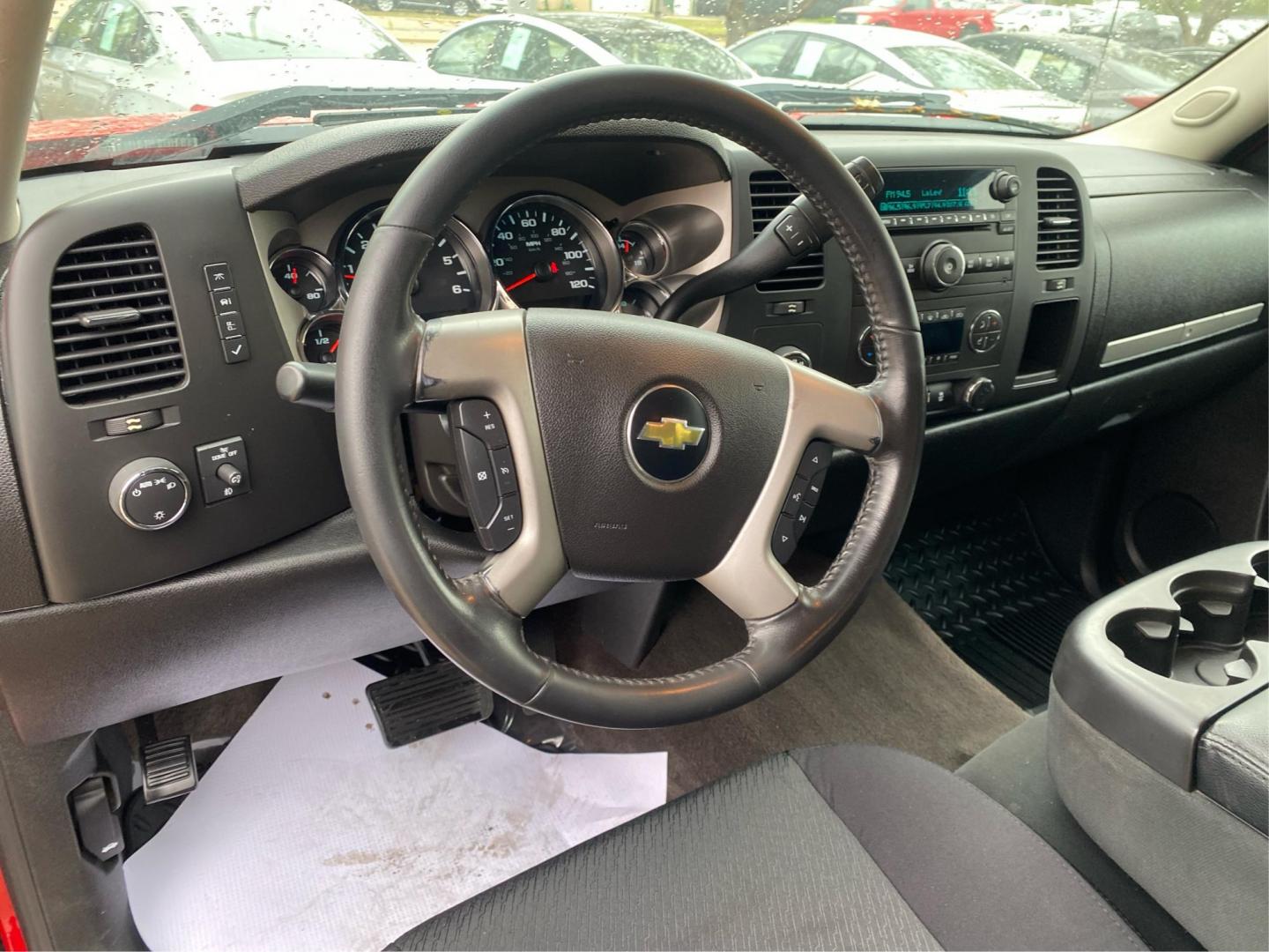 2013 RED CHEVROLET SILVERADO 1500 LT (3GCPKSE76DG) with an 5.3L engine, Automatic transmission, located at 908 SE 14th Street, Des Moines, IA, 50317, (515) 281-0330, 41.580303, -93.597046 - Photo#15