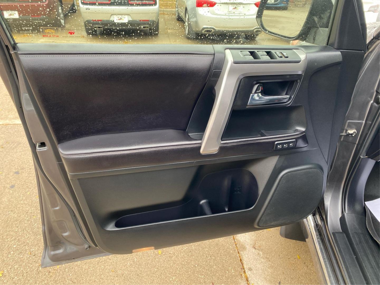 2016 GRAY TOYOTA 4RUNNER SR5/SR5 PREMIUM (JTEBU5JR1G5) with an 4.0L engine, Automatic transmission, located at 908 SE 14th Street, Des Moines, IA, 50317, (515) 281-0330, 41.580303, -93.597046 - Photo#19