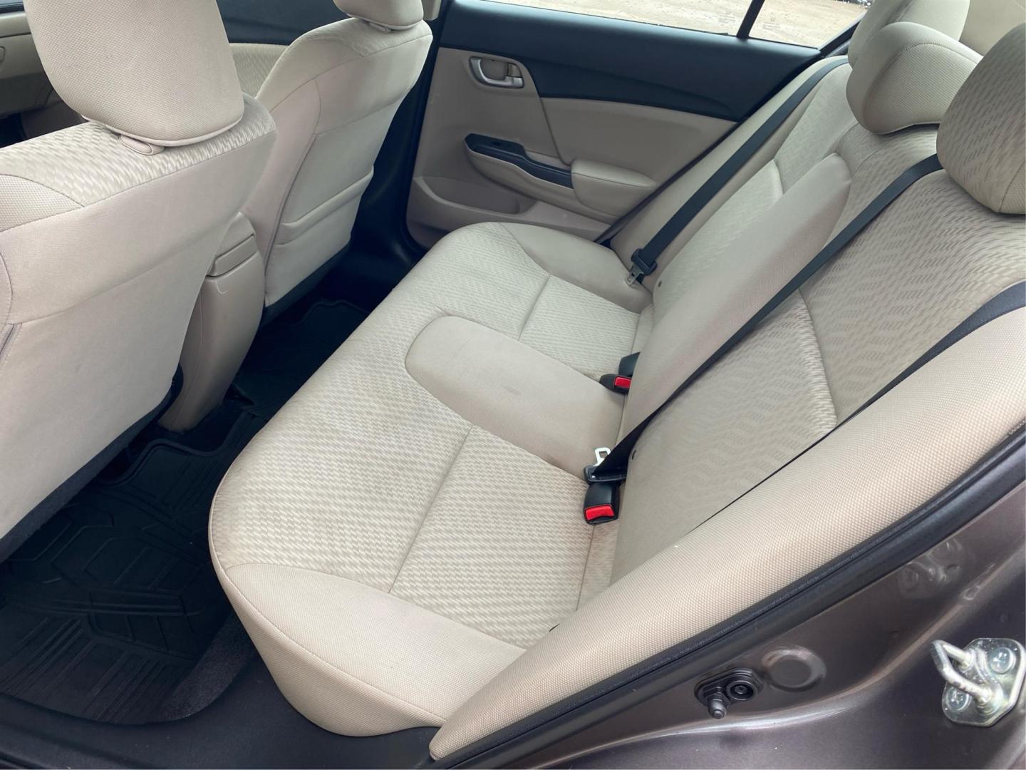 2015 GRAY HONDA CIVIC LX (19XFB2F53FE) with an 1.8L engine, Continuously Variable transmission, located at 908 SE 14th Street, Des Moines, IA, 50317, (515) 281-0330, 41.580303, -93.597046 - Photo#9