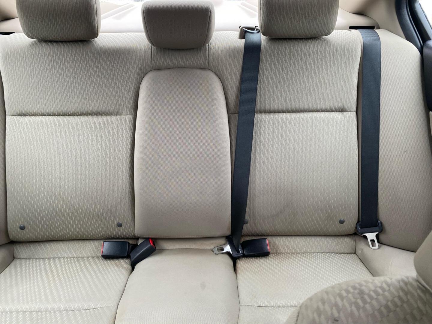 2015 GRAY HONDA CIVIC LX (19XFB2F53FE) with an 1.8L engine, Continuously Variable transmission, located at 908 SE 14th Street, Des Moines, IA, 50317, (515) 281-0330, 41.580303, -93.597046 - Photo#13