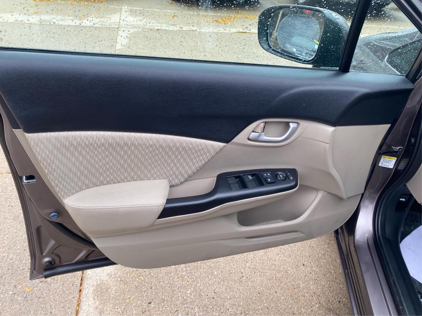 2015 GRAY HONDA CIVIC LX (19XFB2F53FE) with an 1.8L engine, Continuously Variable transmission, located at 908 SE 14th Street, Des Moines, IA, 50317, (515) 281-0330, 41.580303, -93.597046 - Photo#18