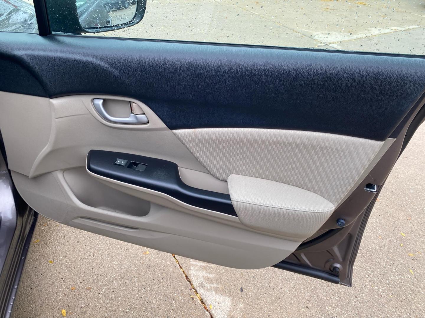 2015 GRAY HONDA CIVIC LX (19XFB2F53FE) with an 1.8L engine, Continuously Variable transmission, located at 908 SE 14th Street, Des Moines, IA, 50317, (515) 281-0330, 41.580303, -93.597046 - Photo#19