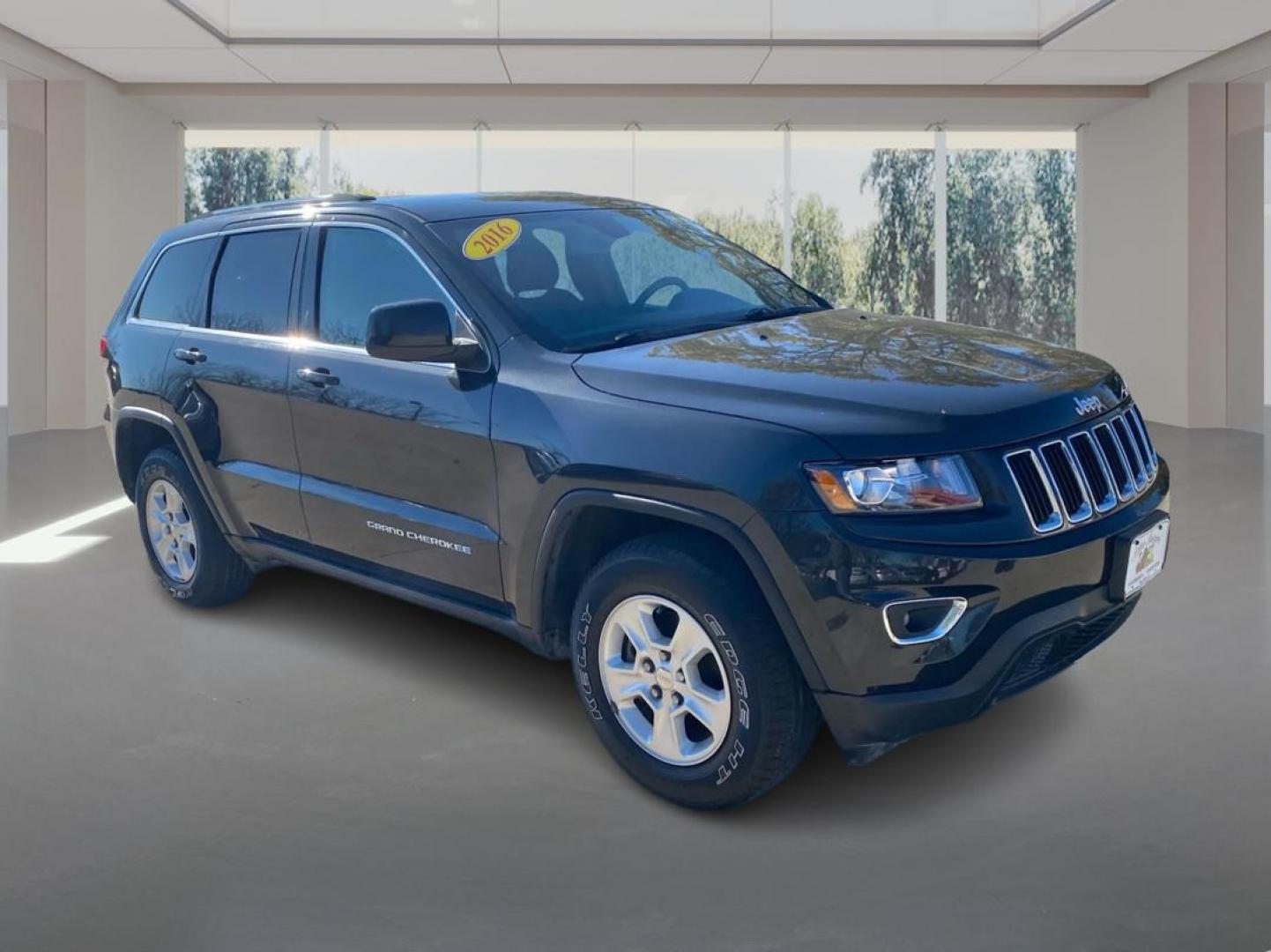 2016 BLACK JEEP GRAND CHEROKEE LAREDO (1C4RJFAG3GC) with an 3.6L engine, Automatic transmission, located at 908 SE 14th Street, Des Moines, IA, 50317, (515) 281-0330, 41.580303, -93.597046 - Photo#0