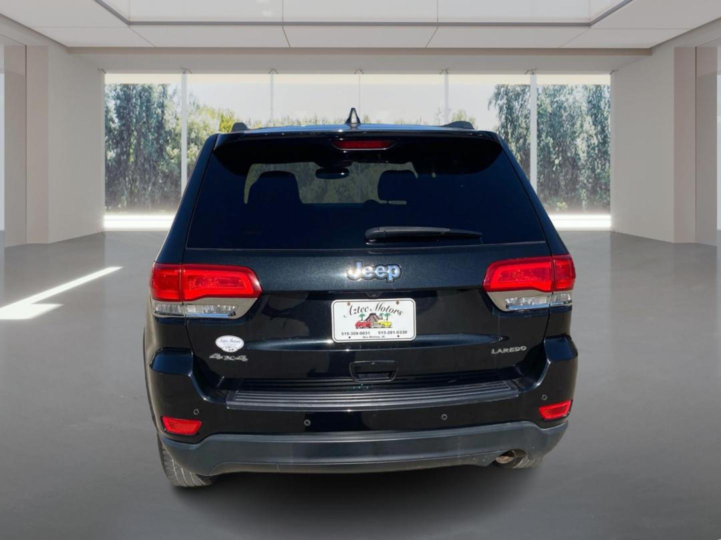 2016 BLACK JEEP GRAND CHEROKEE LAREDO (1C4RJFAG3GC) with an 3.6L engine, Automatic transmission, located at 908 SE 14th Street, Des Moines, IA, 50317, (515) 281-0330, 41.580303, -93.597046 - Photo#3