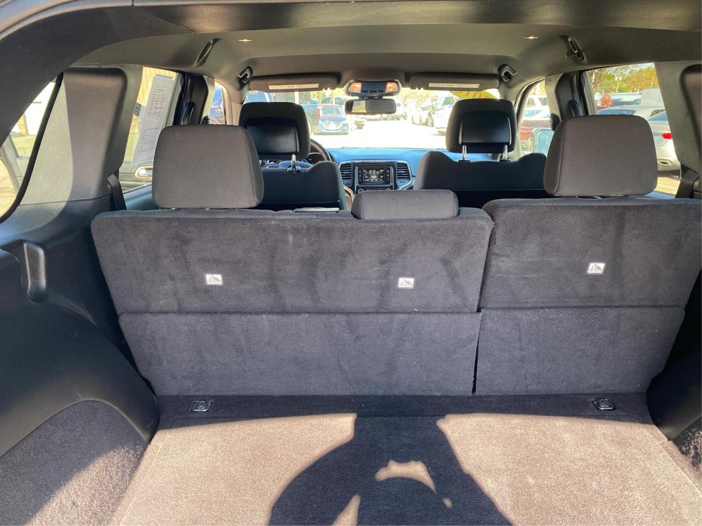 2016 BLACK JEEP GRAND CHEROKEE LAREDO (1C4RJFAG3GC) with an 3.6L engine, Automatic transmission, located at 908 SE 14th Street, Des Moines, IA, 50317, (515) 281-0330, 41.580303, -93.597046 - Photo#12