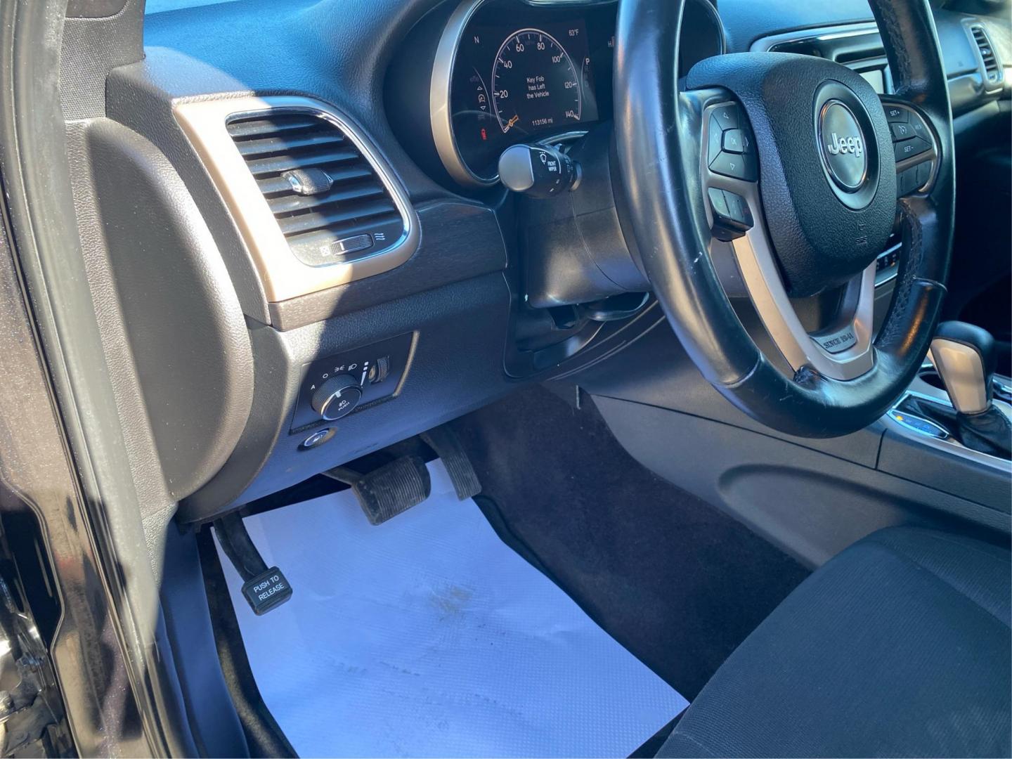 2016 BLACK JEEP GRAND CHEROKEE LAREDO (1C4RJFAG3GC) with an 3.6L engine, Automatic transmission, located at 908 SE 14th Street, Des Moines, IA, 50317, (515) 281-0330, 41.580303, -93.597046 - Photo#17