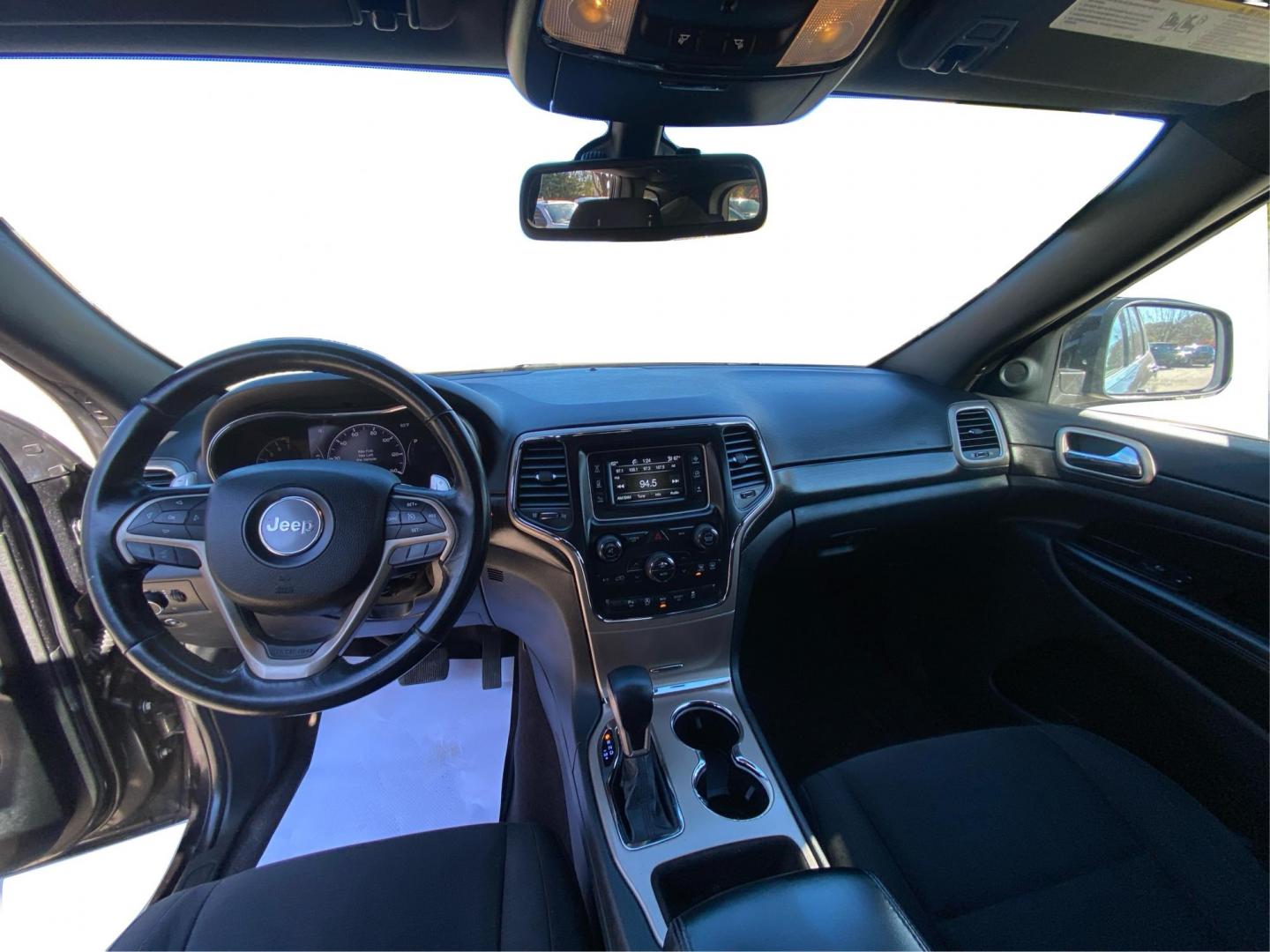 2016 BLACK JEEP GRAND CHEROKEE LAREDO (1C4RJFAG3GC) with an 3.6L engine, Automatic transmission, located at 908 SE 14th Street, Des Moines, IA, 50317, (515) 281-0330, 41.580303, -93.597046 - Photo#22