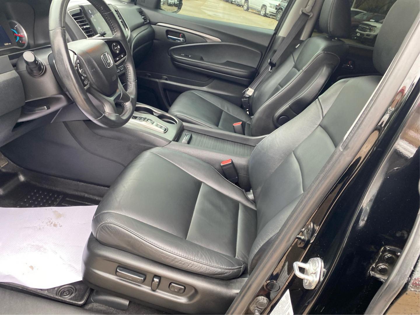 2022 BLACK HONDA PILOT SE (5FNYF6H23NB) with an 3.5L engine, Automatic transmission, located at 908 SE 14th Street, Des Moines, IA, 50317, (515) 281-0330, 41.580303, -93.597046 - Photo#8