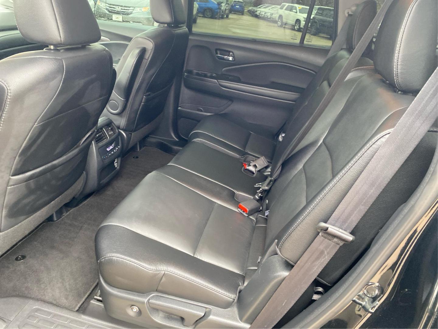 2022 BLACK HONDA PILOT SE (5FNYF6H23NB) with an 3.5L engine, Automatic transmission, located at 908 SE 14th Street, Des Moines, IA, 50317, (515) 281-0330, 41.580303, -93.597046 - Photo#9