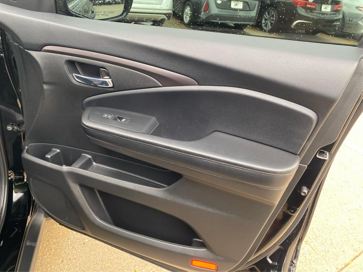 2022 BLACK HONDA PILOT SE (5FNYF6H23NB) with an 3.5L engine, Automatic transmission, located at 908 SE 14th Street, Des Moines, IA, 50317, (515) 281-0330, 41.580303, -93.597046 - Photo#20