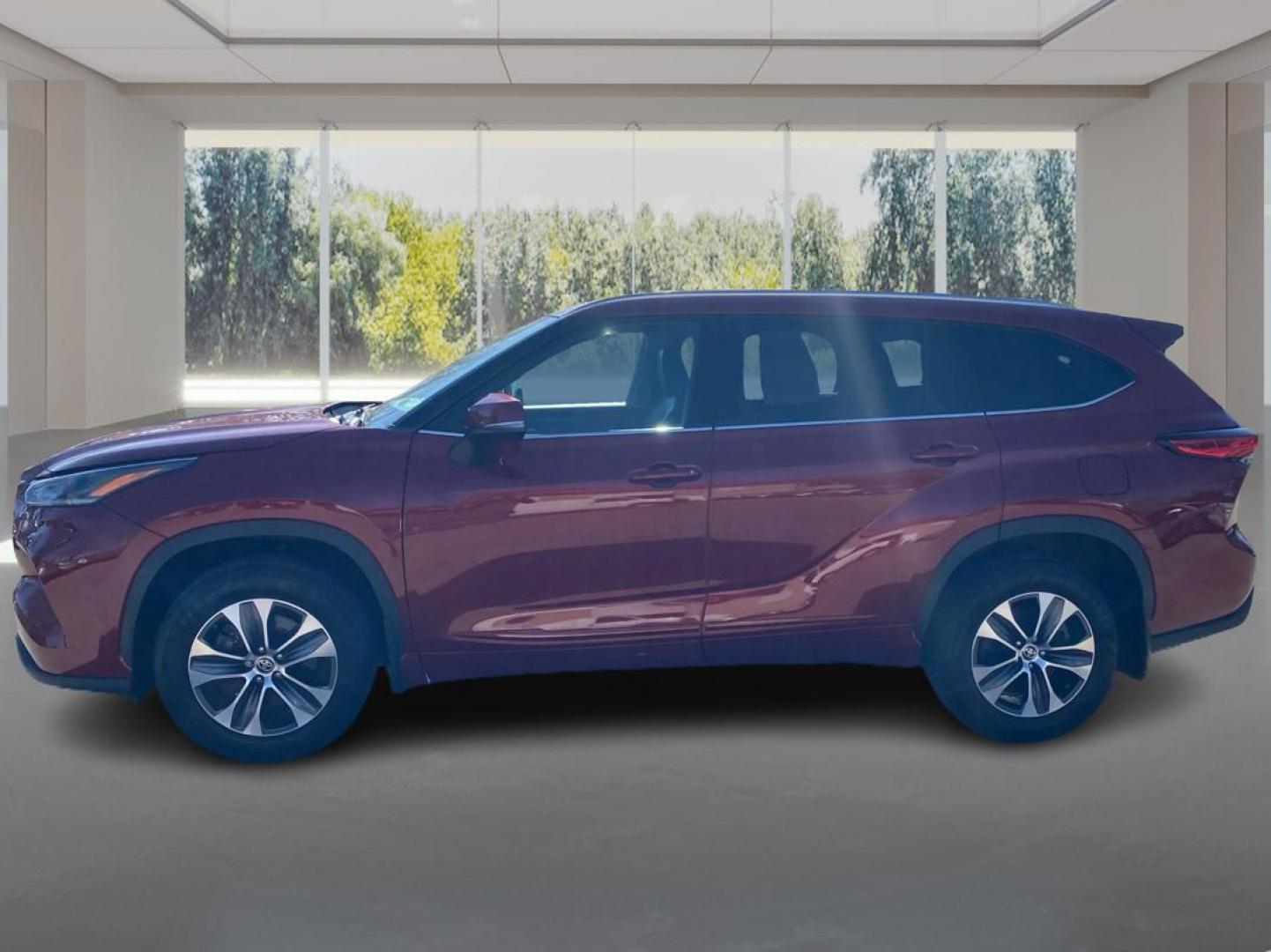 2021 RED TOYOTA HIGHLANDER XLE (5TDGZRBHXMS) with an 3.5L engine, Automatic transmission, located at 908 SE 14th Street, Des Moines, IA, 50317, (515) 281-0330, 41.580303, -93.597046 - Photo#5