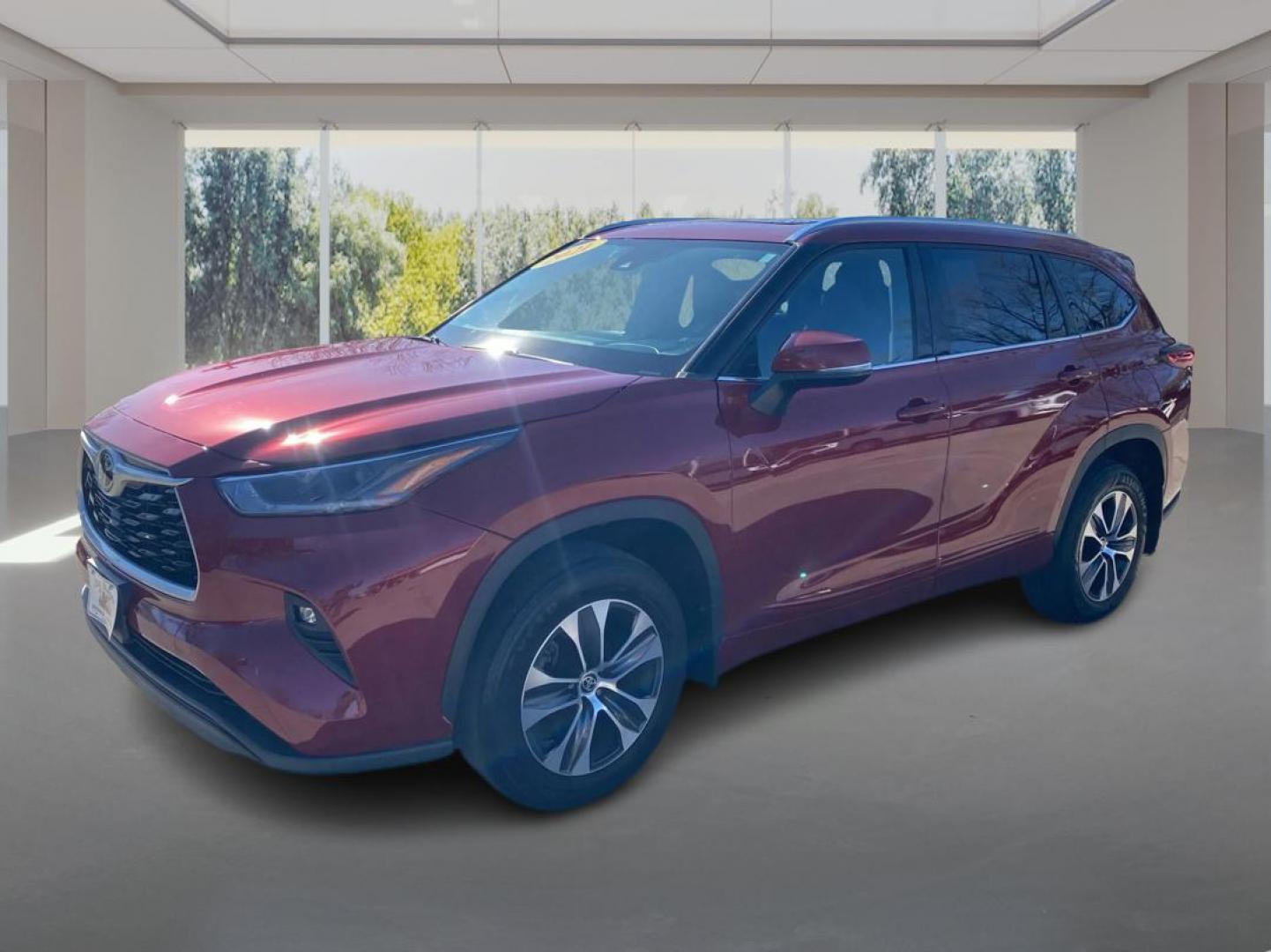 2021 RED TOYOTA HIGHLANDER XLE (5TDGZRBHXMS) with an 3.5L engine, Automatic transmission, located at 908 SE 14th Street, Des Moines, IA, 50317, (515) 281-0330, 41.580303, -93.597046 - Photo#7