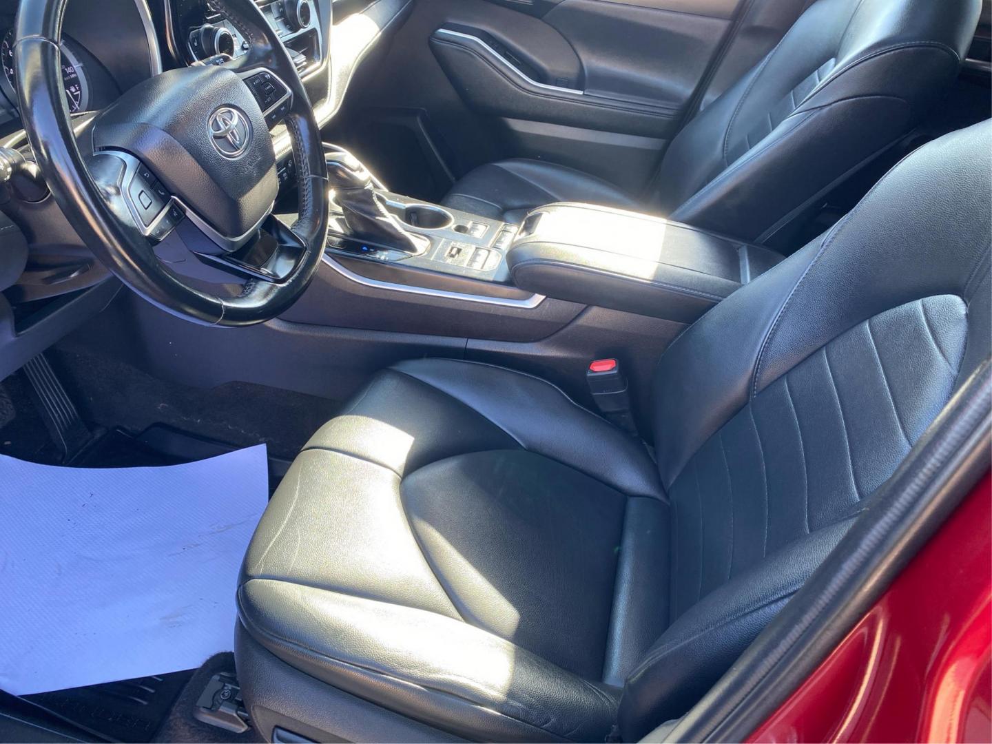 2021 RED TOYOTA HIGHLANDER XLE (5TDGZRBHXMS) with an 3.5L engine, Automatic transmission, located at 908 SE 14th Street, Des Moines, IA, 50317, (515) 281-0330, 41.580303, -93.597046 - Photo#8