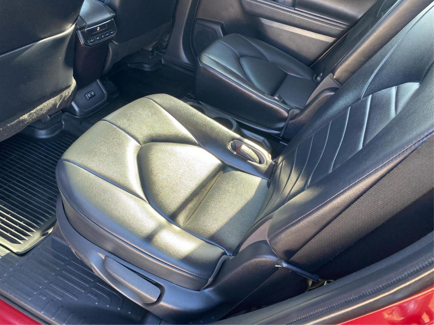 2021 RED TOYOTA HIGHLANDER XLE (5TDGZRBHXMS) with an 3.5L engine, Automatic transmission, located at 908 SE 14th Street, Des Moines, IA, 50317, (515) 281-0330, 41.580303, -93.597046 - Photo#9