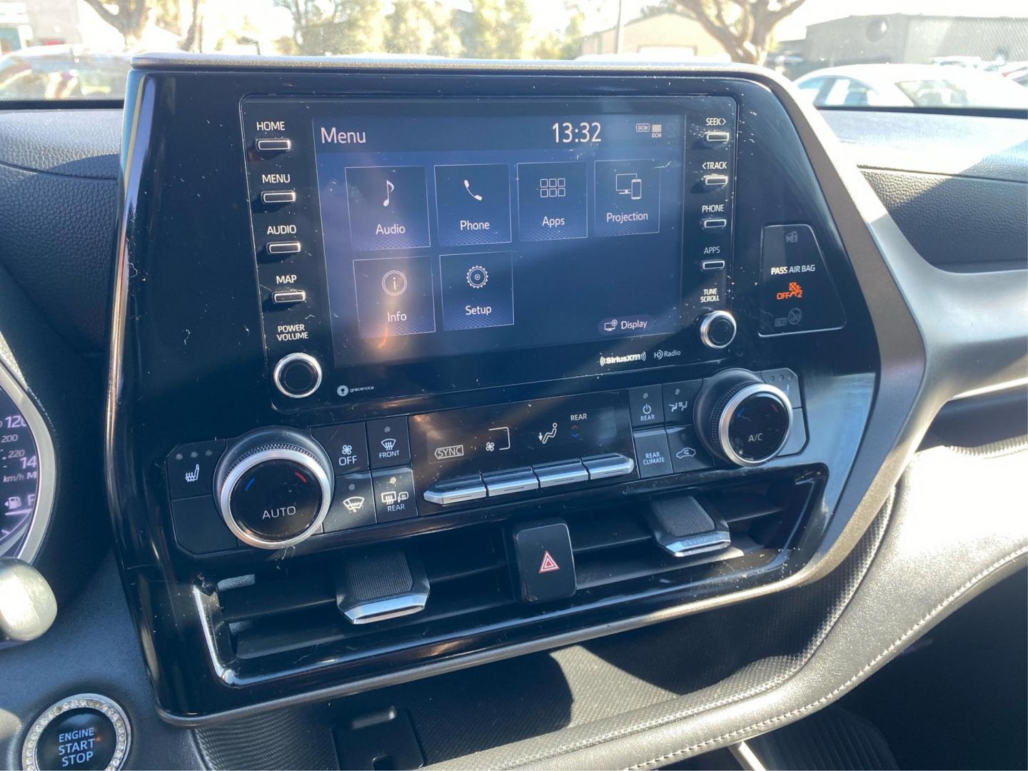 2021 RED TOYOTA HIGHLANDER XLE (5TDGZRBHXMS) with an 3.5L engine, Automatic transmission, located at 908 SE 14th Street, Des Moines, IA, 50317, (515) 281-0330, 41.580303, -93.597046 - Photo#13