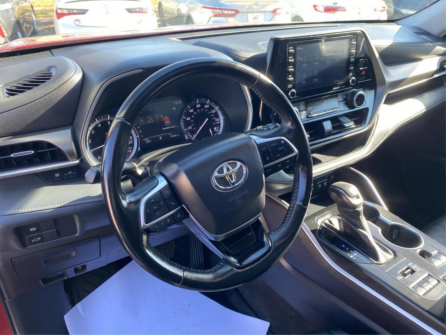 2021 RED TOYOTA HIGHLANDER XLE (5TDGZRBHXMS) with an 3.5L engine, Automatic transmission, located at 908 SE 14th Street, Des Moines, IA, 50317, (515) 281-0330, 41.580303, -93.597046 - Photo#16