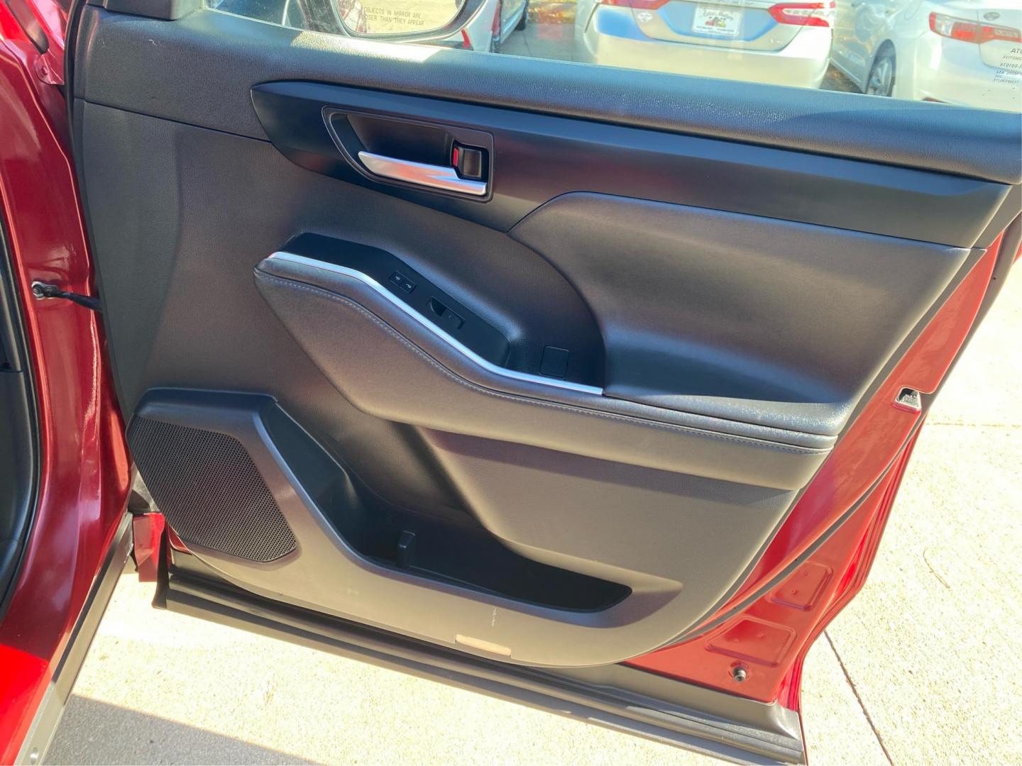 2021 RED TOYOTA HIGHLANDER XLE (5TDGZRBHXMS) with an 3.5L engine, Automatic transmission, located at 908 SE 14th Street, Des Moines, IA, 50317, (515) 281-0330, 41.580303, -93.597046 - Photo#20