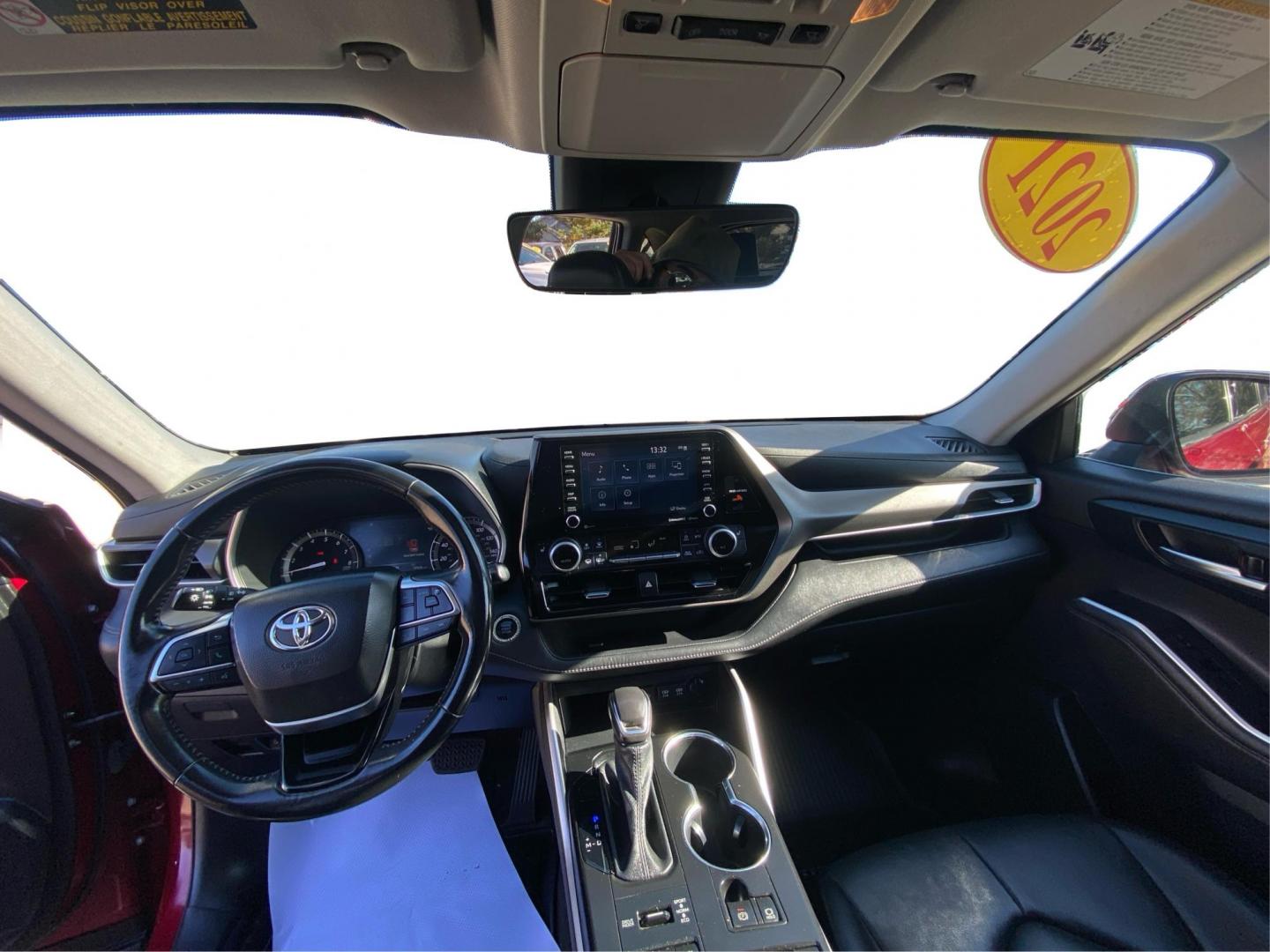 2021 RED TOYOTA HIGHLANDER XLE (5TDGZRBHXMS) with an 3.5L engine, Automatic transmission, located at 908 SE 14th Street, Des Moines, IA, 50317, (515) 281-0330, 41.580303, -93.597046 - Photo#22