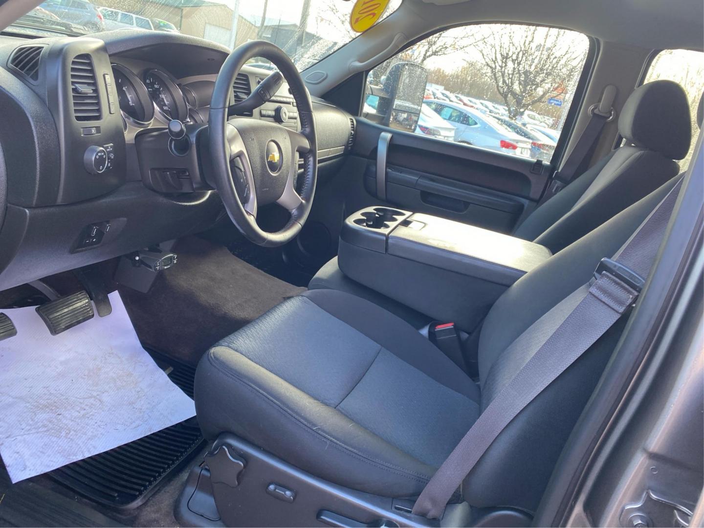 2013 TAN CHEVROLET SILVERADO 2500 HEAVY DUTY LT (1GC1KXC87DF) with an 6.6L engine, Automatic transmission, located at 908 SE 14th Street, Des Moines, IA, 50317, (515) 281-0330, 41.580303, -93.597046 - Photo#8