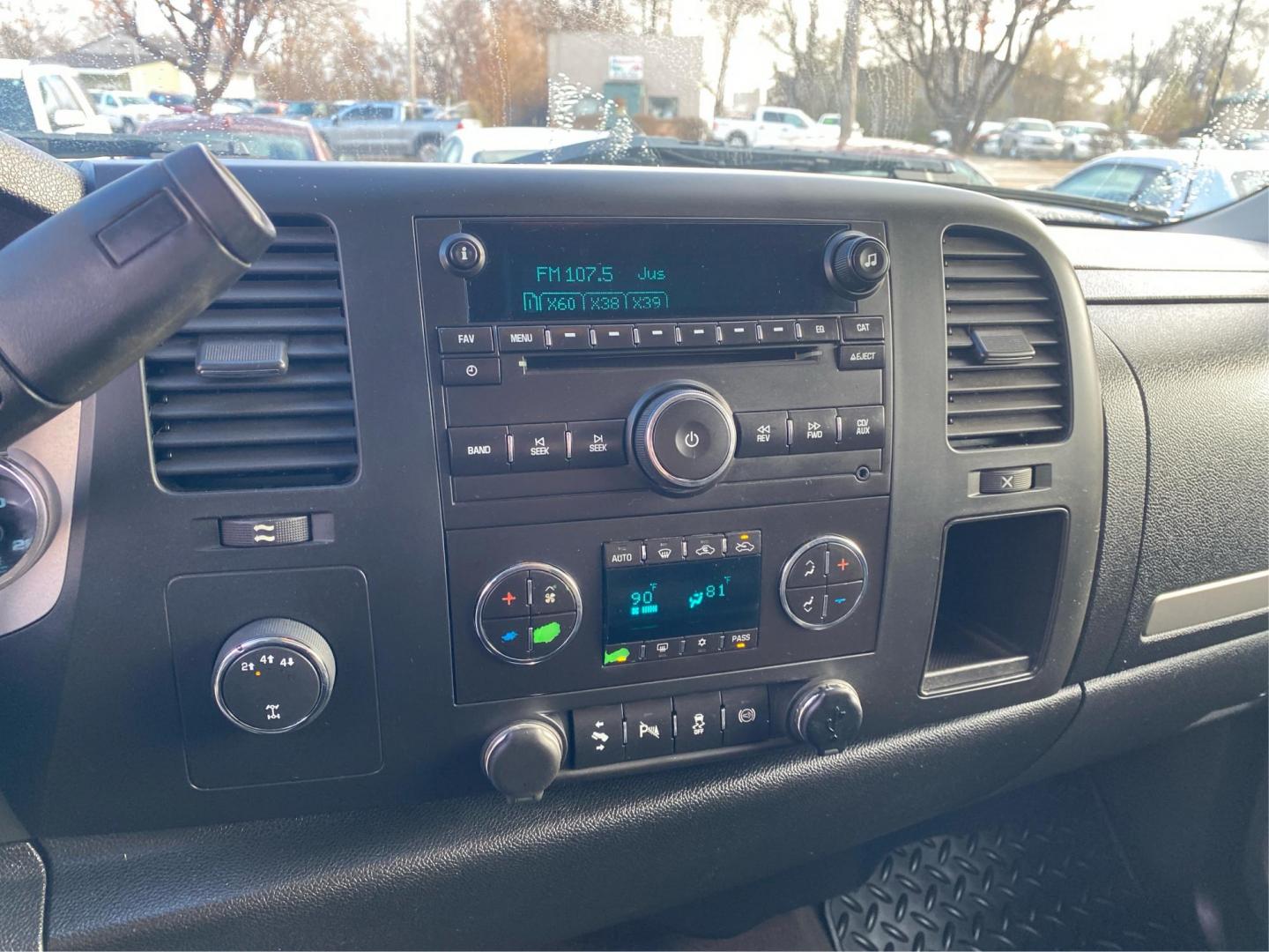 2013 TAN CHEVROLET SILVERADO 2500 HEAVY DUTY LT (1GC1KXC87DF) with an 6.6L engine, Automatic transmission, located at 908 SE 14th Street, Des Moines, IA, 50317, (515) 281-0330, 41.580303, -93.597046 - Photo#11