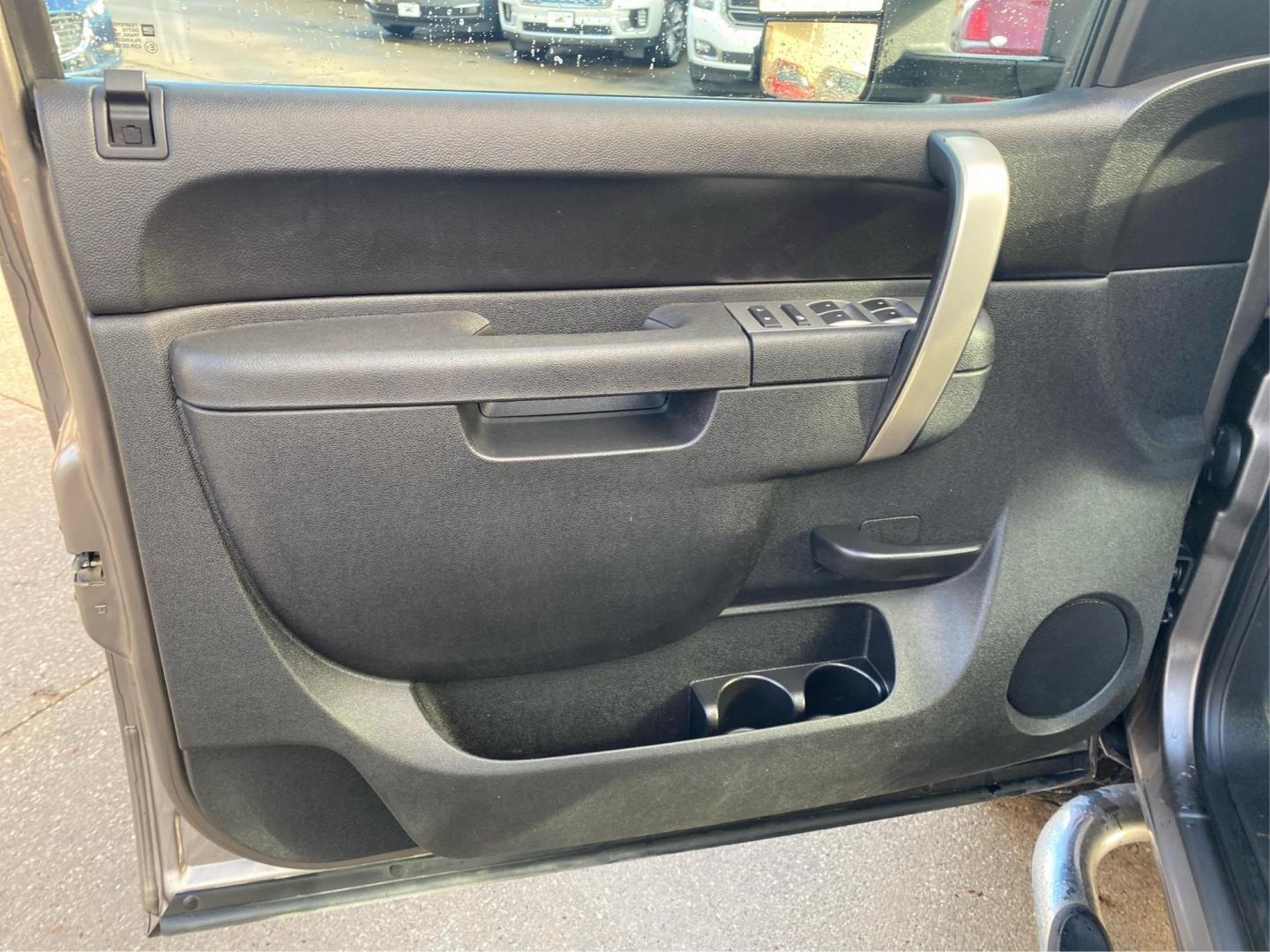 2013 TAN CHEVROLET SILVERADO 2500 HEAVY DUTY LT (1GC1KXC87DF) with an 6.6L engine, Automatic transmission, located at 908 SE 14th Street, Des Moines, IA, 50317, (515) 281-0330, 41.580303, -93.597046 - Photo#17