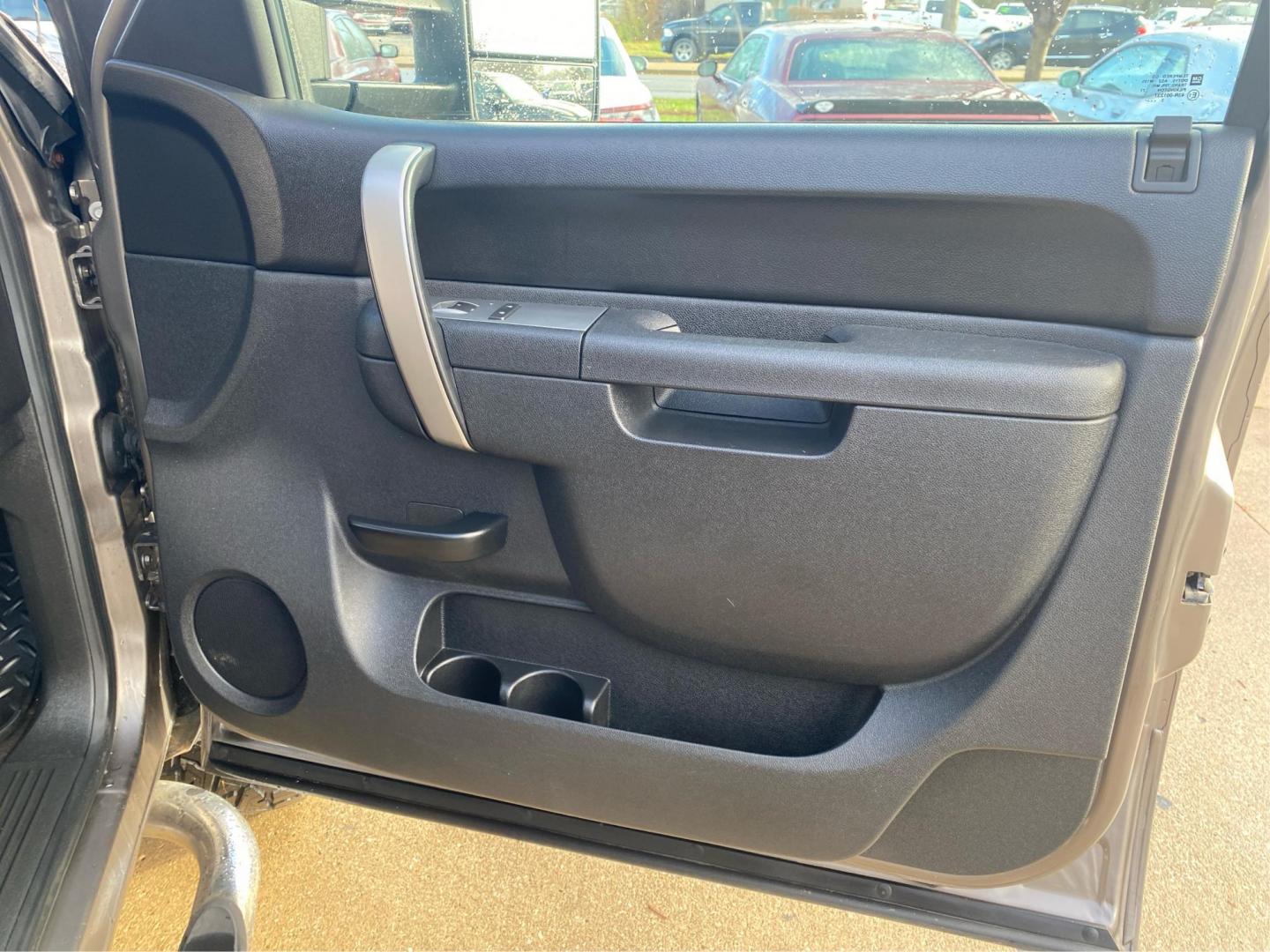 2013 TAN CHEVROLET SILVERADO 2500 HEAVY DUTY LT (1GC1KXC87DF) with an 6.6L engine, Automatic transmission, located at 908 SE 14th Street, Des Moines, IA, 50317, (515) 281-0330, 41.580303, -93.597046 - Photo#18